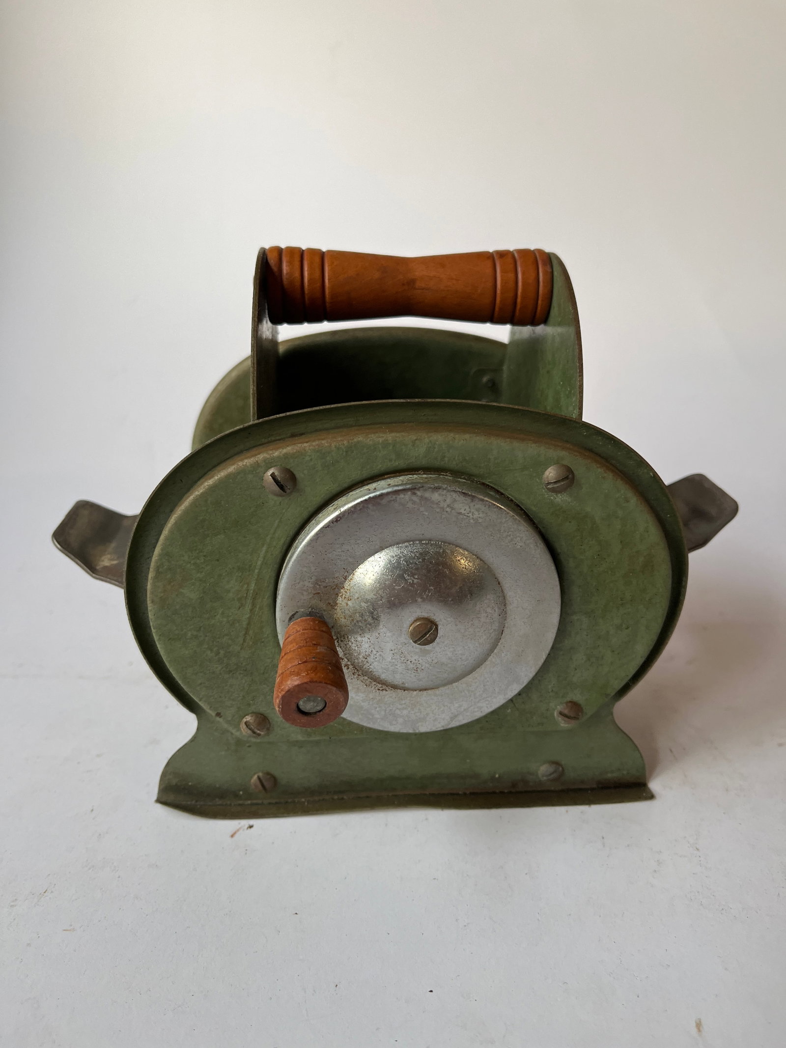 JOHNSON CARD SHUFFLER all metal with wood handles.: JOHNSON CARD SHUFFLER all metal with wood handles. Appears to be in working order.