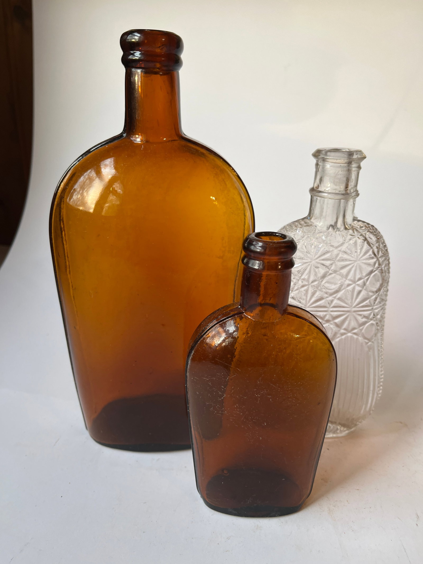 Lot of 3 flasks. (1 of 4)