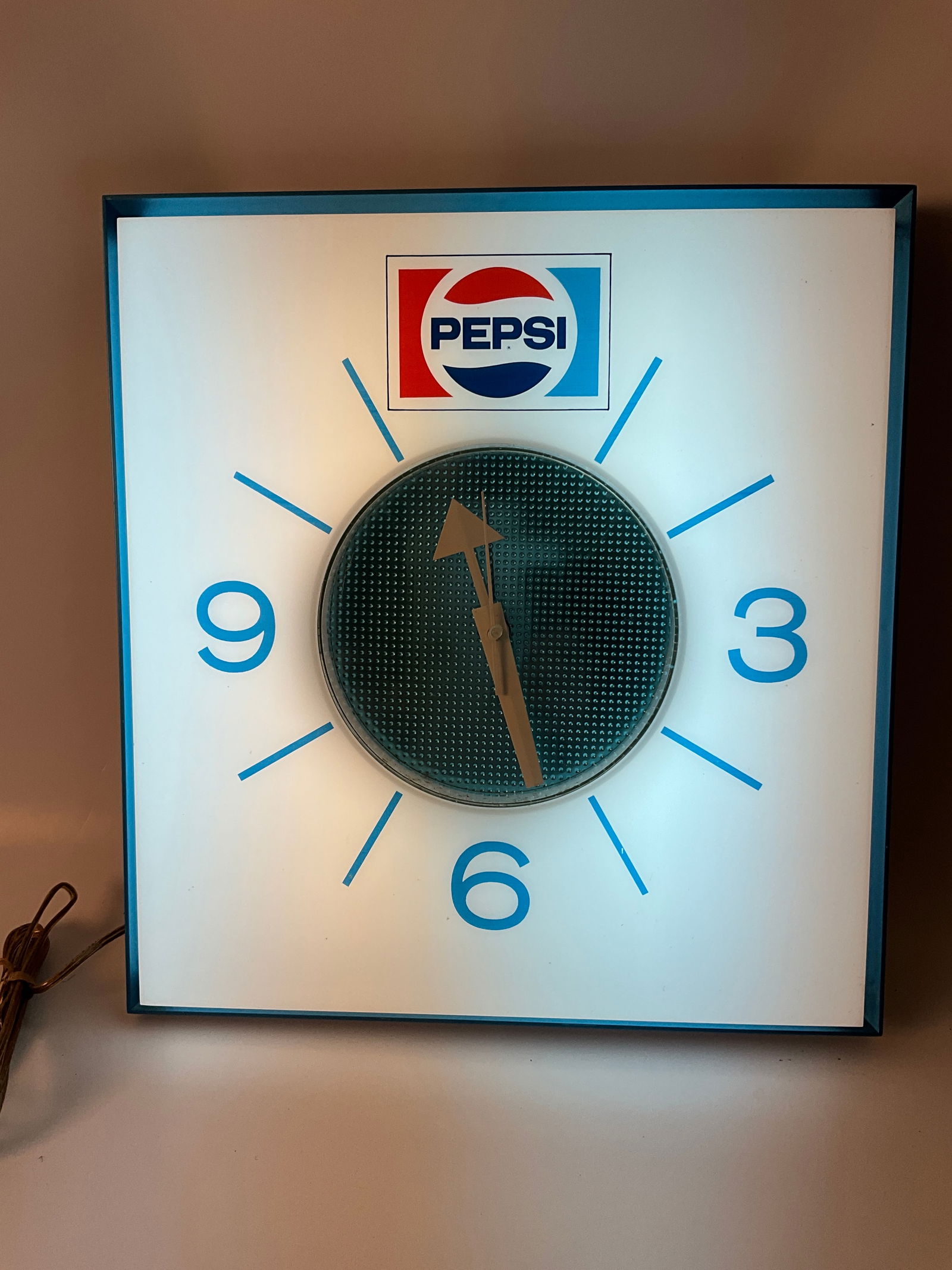 Vintage Pepsi Light-Up Soda Advertising Clock- WORKS! (1 of 4)