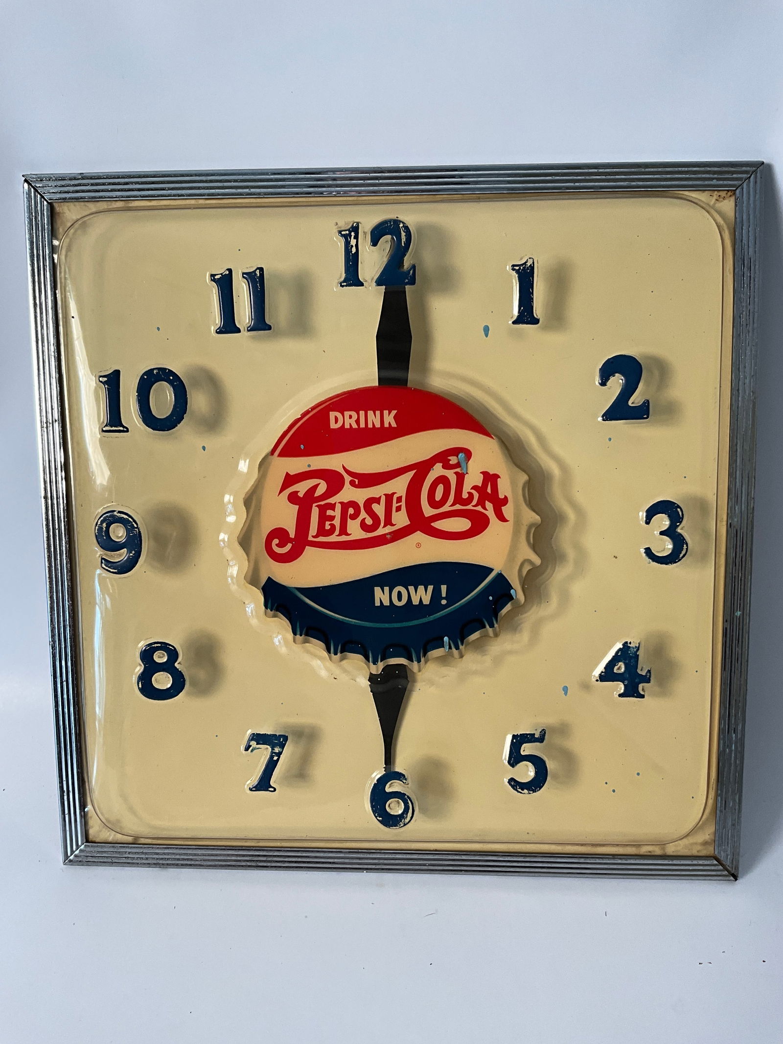 Pepsi-Cola Double Dot Bottle Cap Drink Now! Soda Advertising Clock (1 of 4)