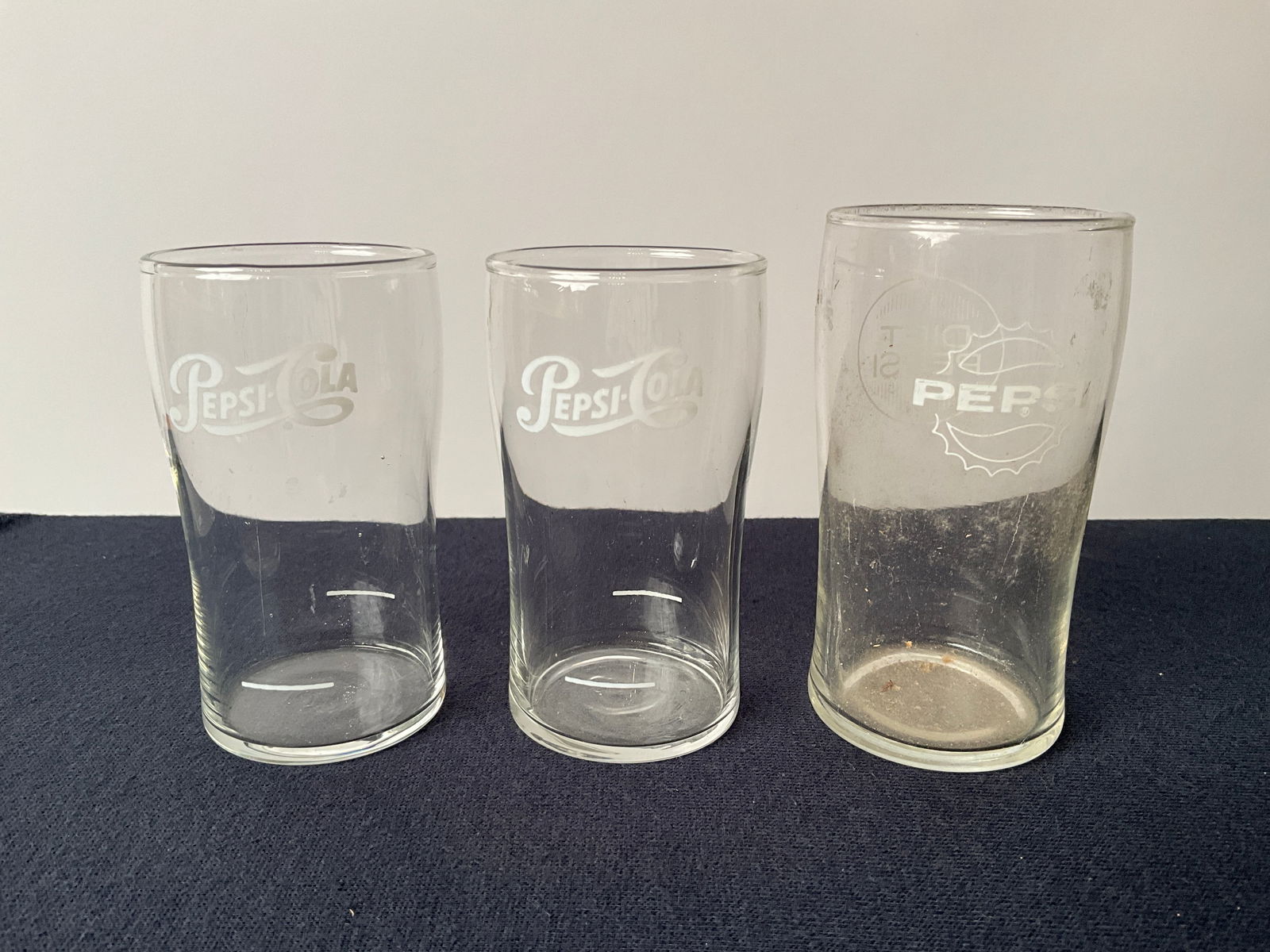 Lot of three Double Dot Pepsi Soda Advertising Fountain Glasses (1 of 4)