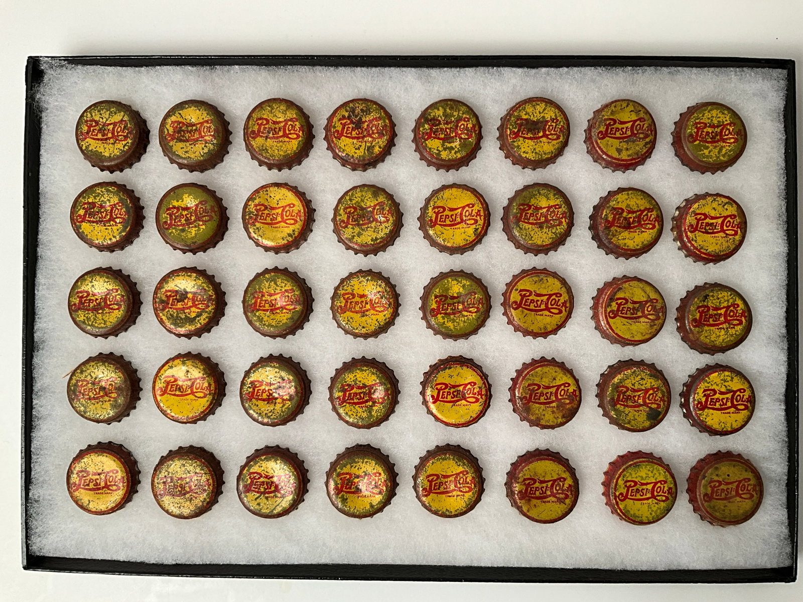 40 Pepsi Cola Soda advertising Yellow and Red Bottle caps: 40 Pepsi Soda advertising Yellow and Red Bottle caps, all vary in condition.