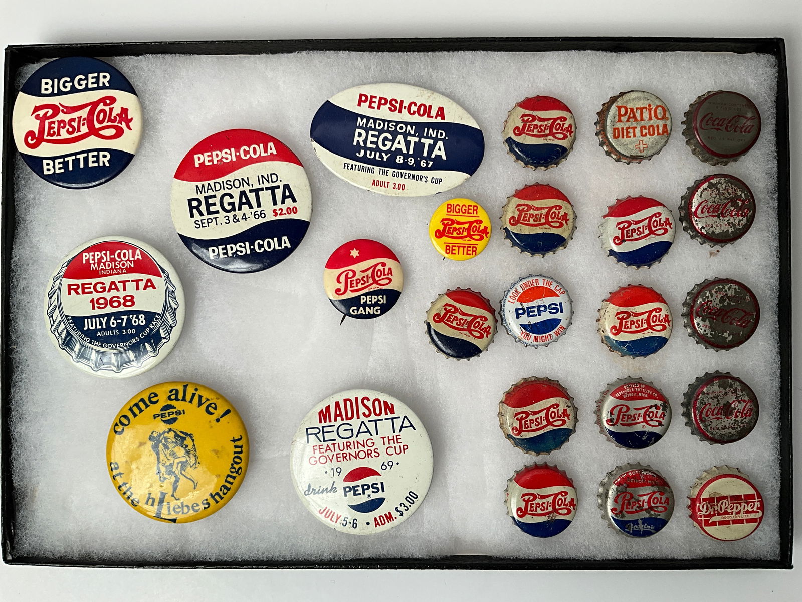 Lot of 24 Soda Pop Advertising, buttons and bottle Caps (1 of 3)