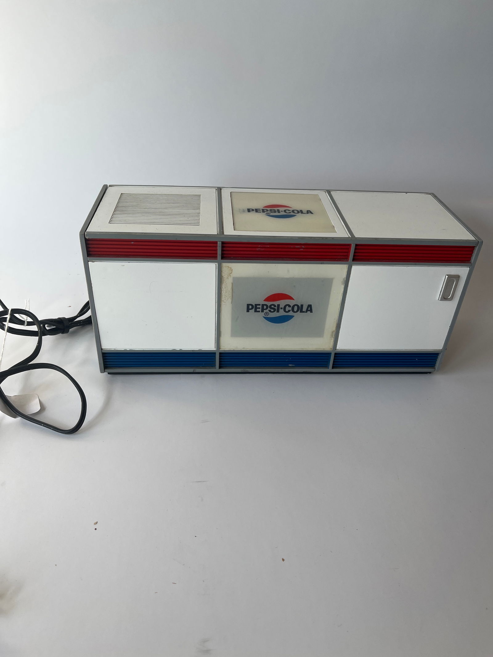 Pepsi-Cola Chest Radio. 5.5" X 12 X 4.5" (1 of 4)