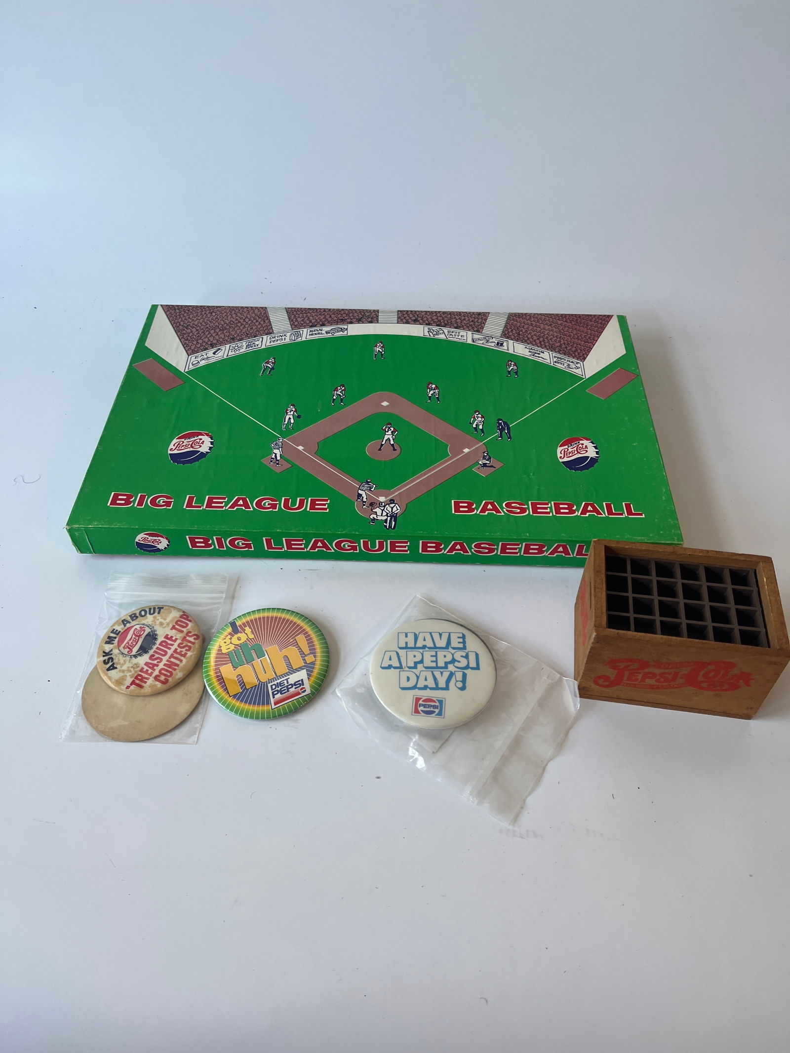 Pepsi Big League Baseball game NIB plus 4 Pepsi pinbacks and a miniture Pepsi wooden bottle crate. (1 of 4)