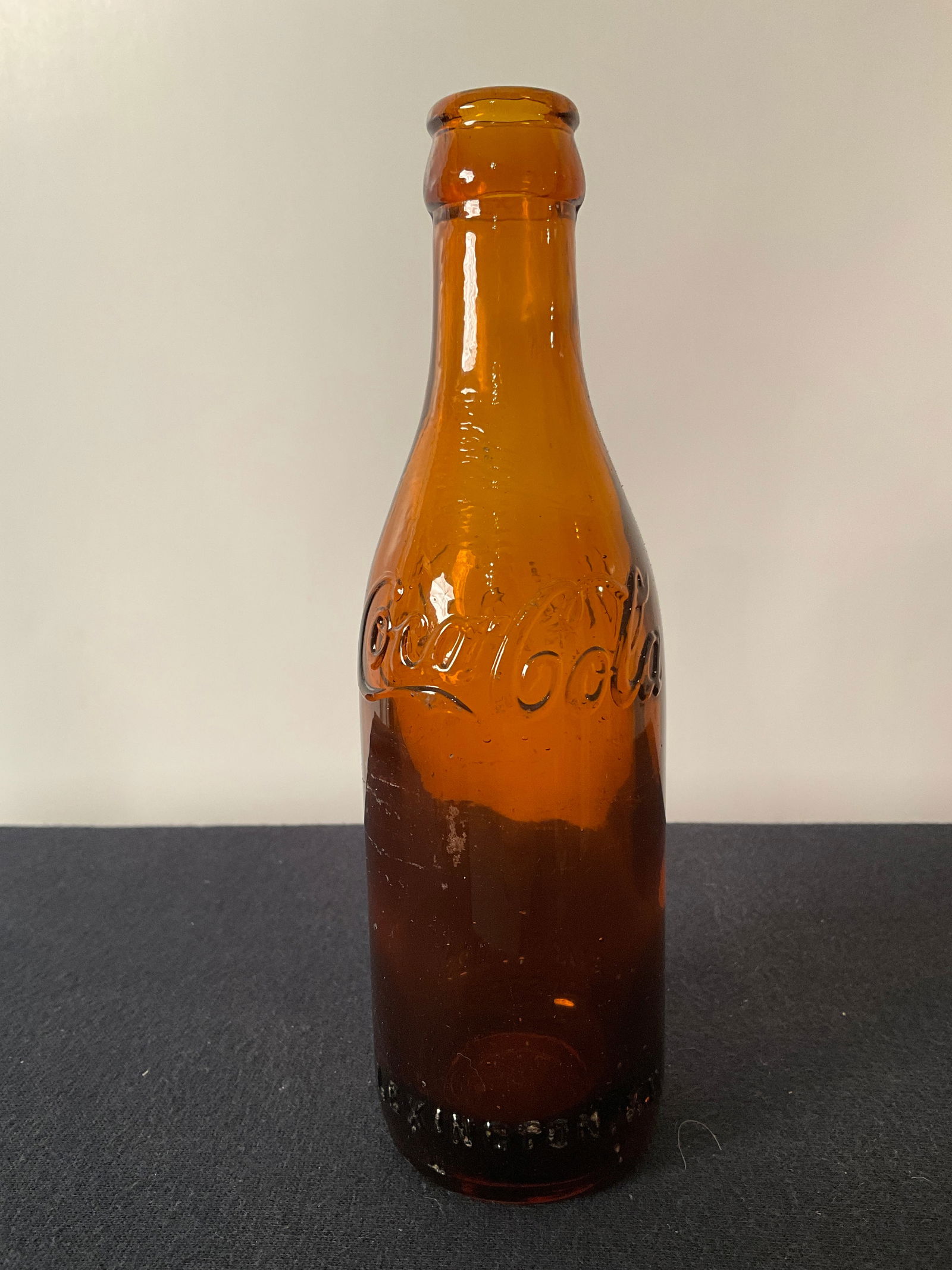 Straight Side Coca Cola Bottle, Light Amber, embossed Lexington Kentucky. (1 of 4)