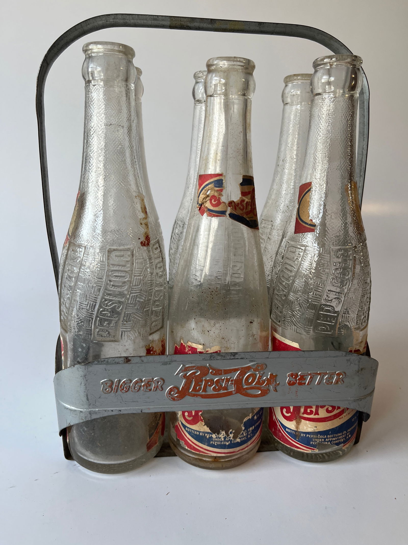 Early aluminum double dot 6 pack carrier w/ 6 12 ounce bottles. (1 of 3)
