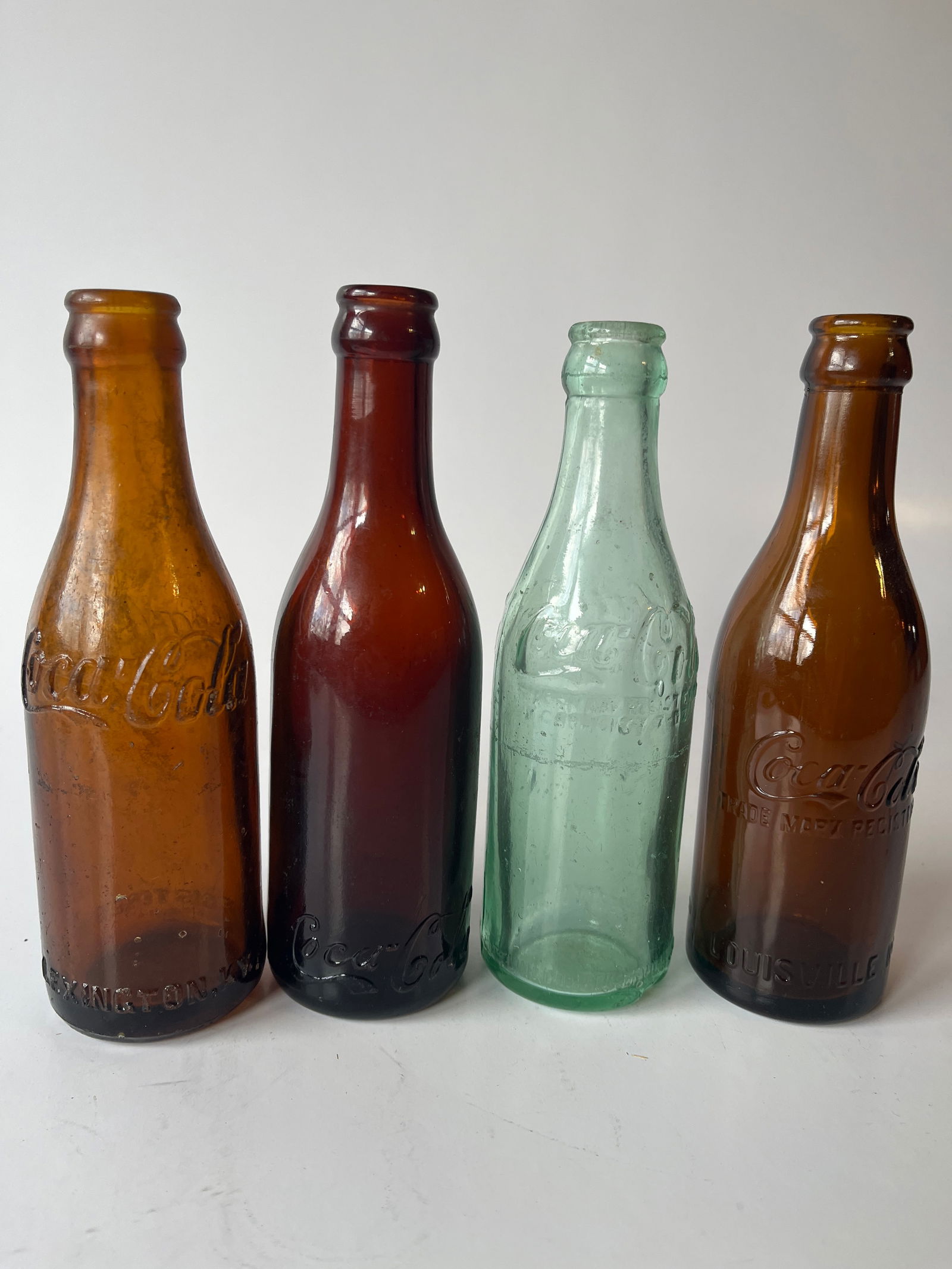 Lot of 4 straight side cokes. (1 of 5)