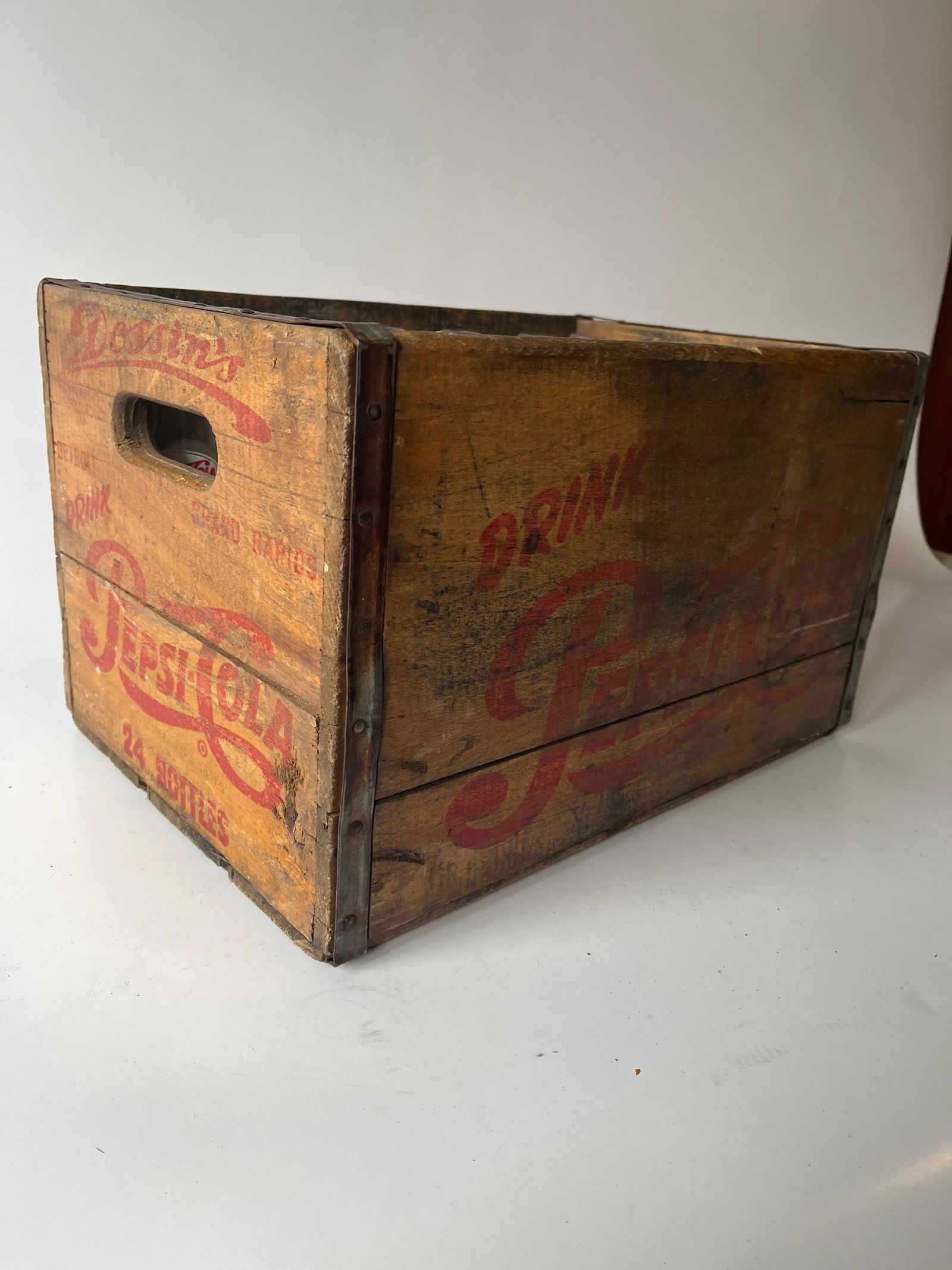 Wood single dot Pepsi-Cola crate w/ 24 8 oz Pepsi bottles. (1 of 5)