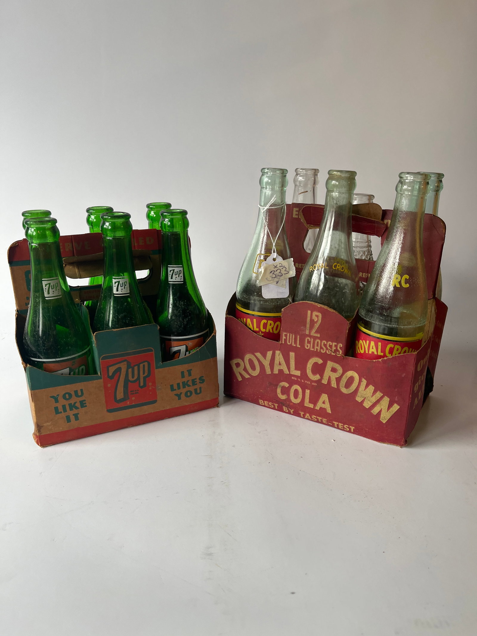 Lot of 2 6 packs. 1 Royal Crown and 1 7up.: Lot of 2 6 packs. 1 Royal Crown and 1 7up. Both have 6 bottles.
