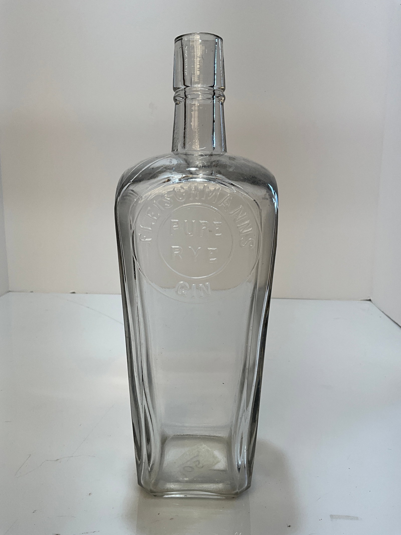 Fleischmanns Pure Rye Gin Bottle, Quart, Clear and Tooled Top: Fleischmanns Pure Rye Gin Bottle, Quart, Clear and Tooled Top.A nice bottle that is clean and shelf ready, no damage.