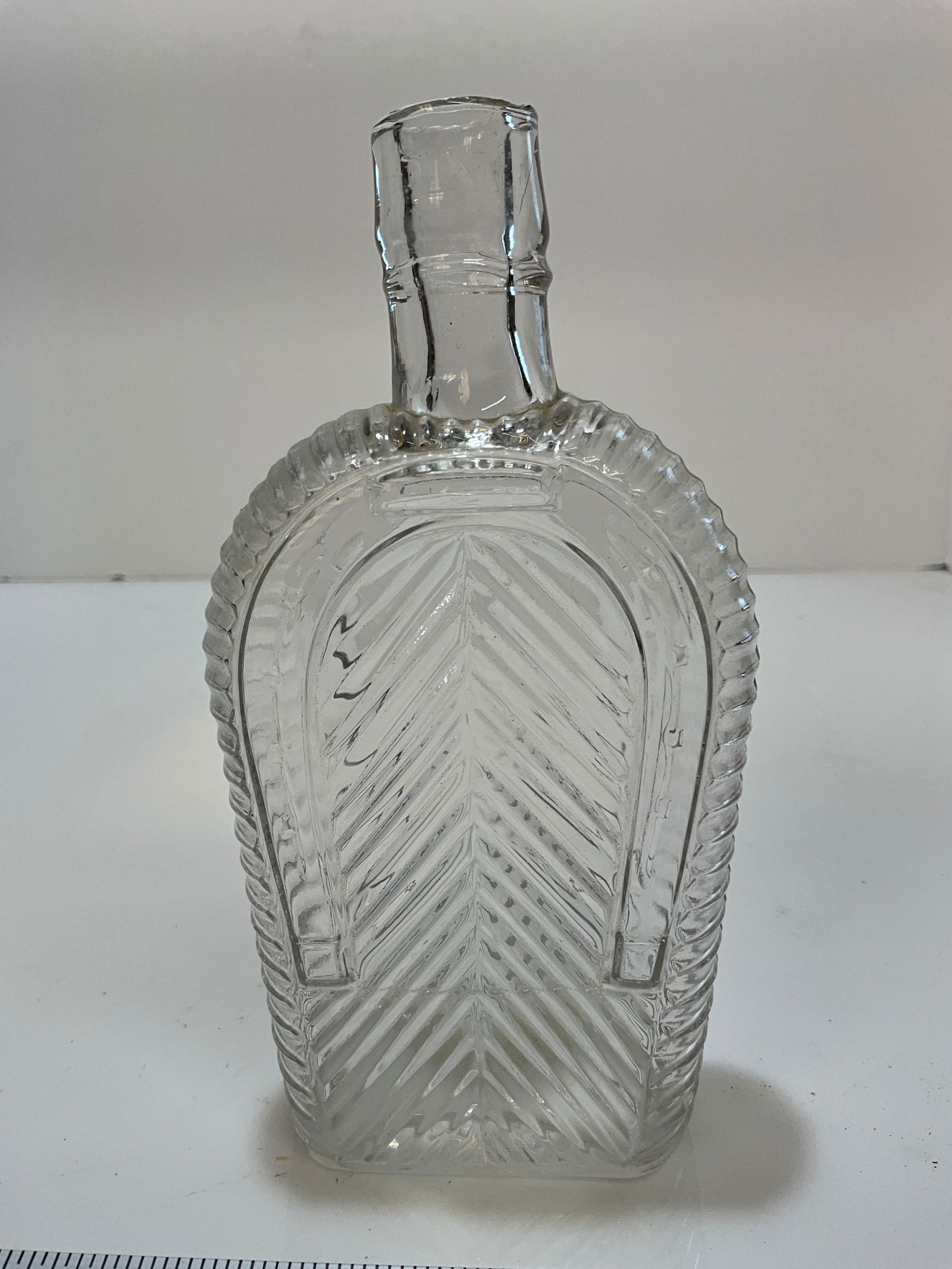 1/2 Pint Fancy embossing With a Horseshoe for Goodluck (1 of 5)