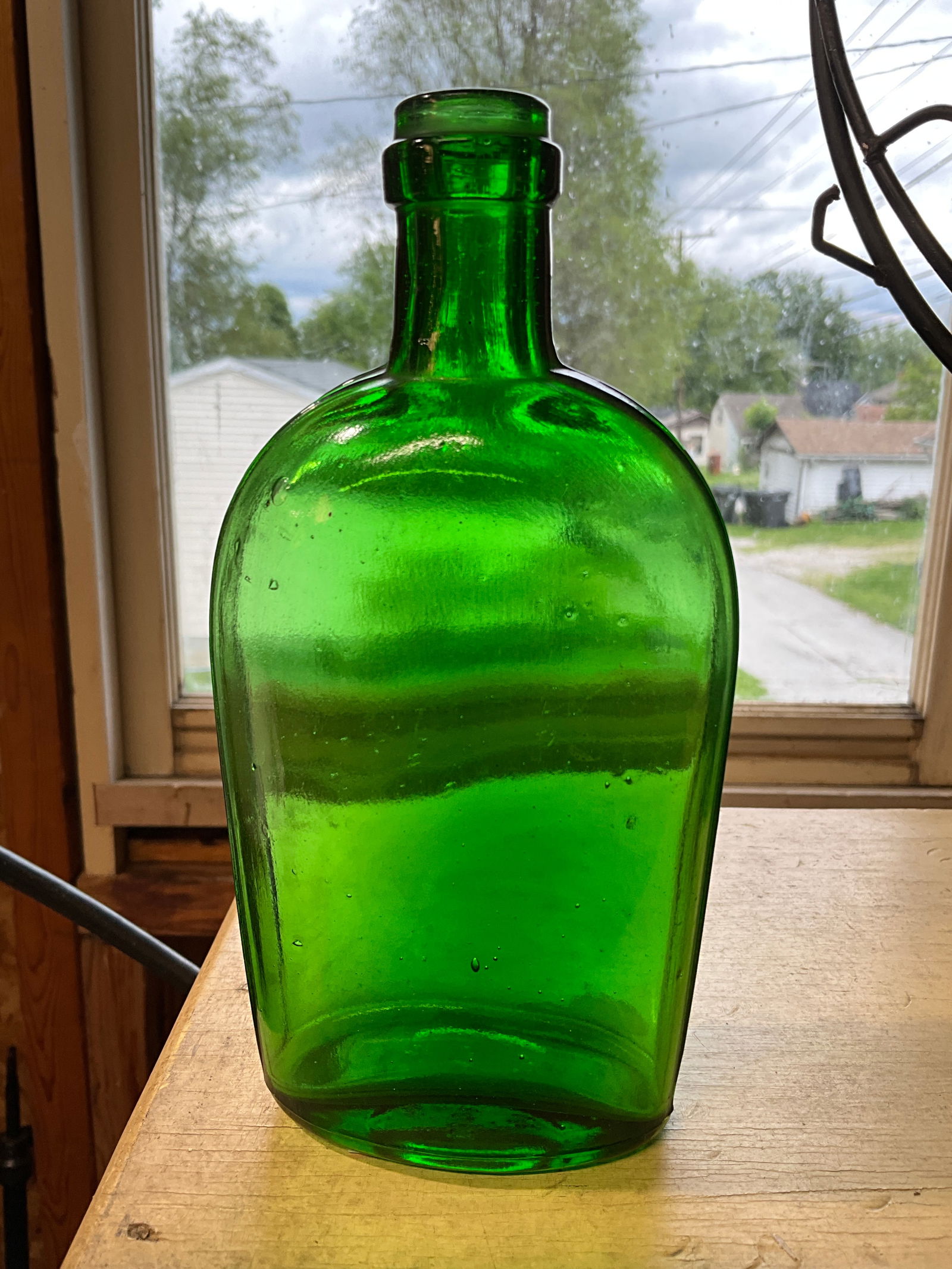 7UP 1/2  Pint Strap Sided Flask with an Embossed "S.S.P." on the base. Tooled Lip (1 of 7)