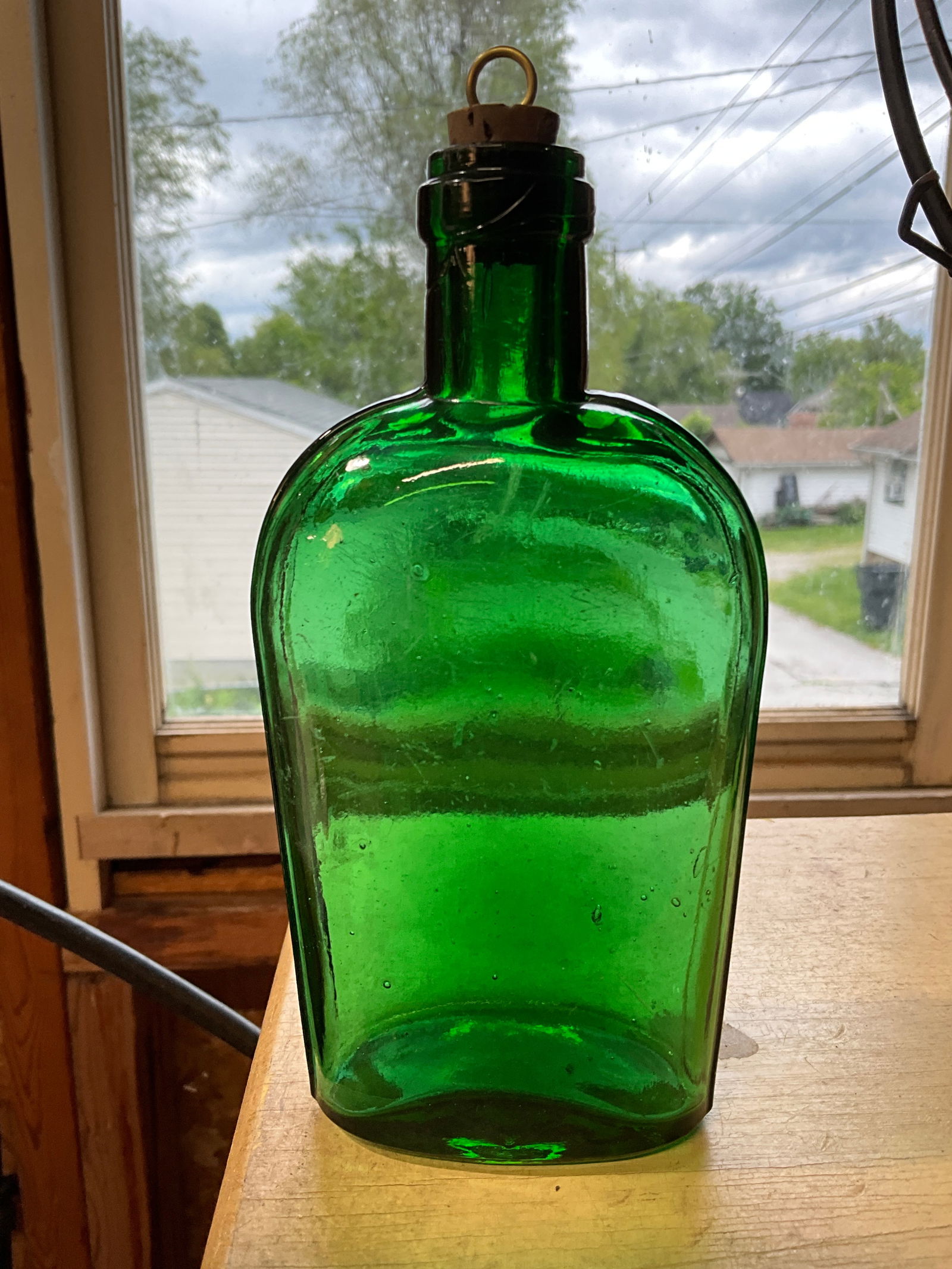 Emerald Green  1/2  Pint Strap Sided Flask. Tooled Lip. Diamond with a "F" on the base. (1 of 6)