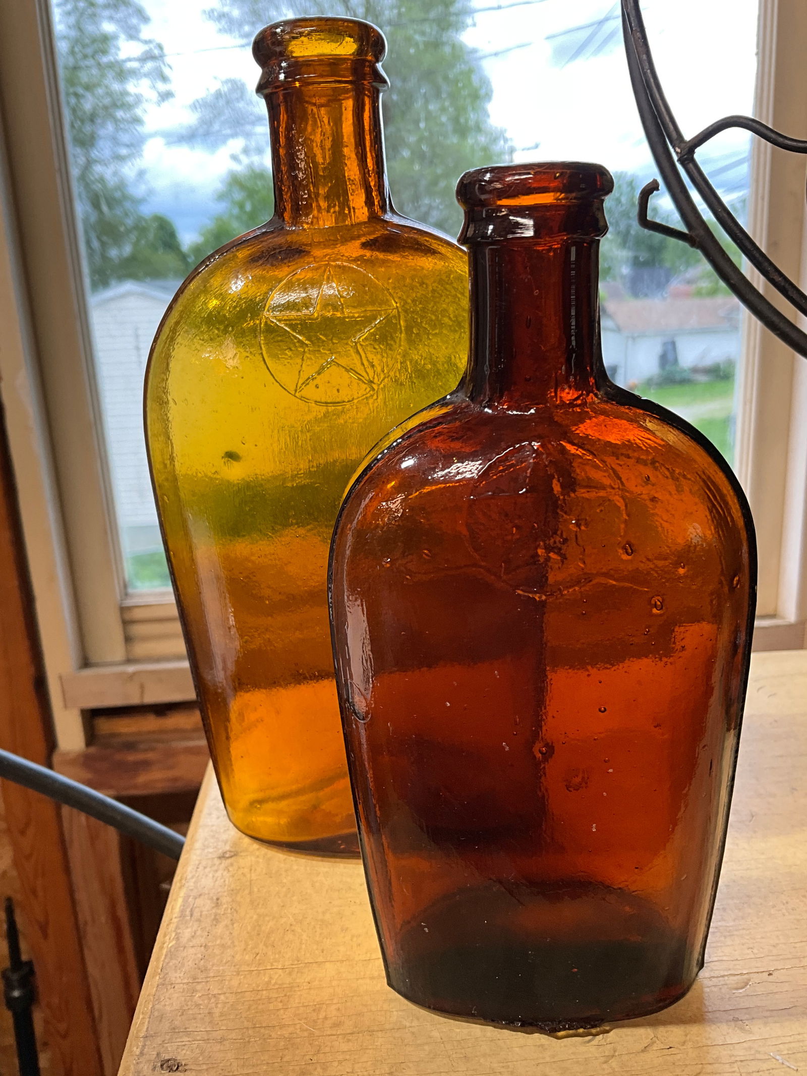Two 1/2 Amber Pint & Pint Strap Sided Flask with an Embossed Star in a Circle (1 of 6)