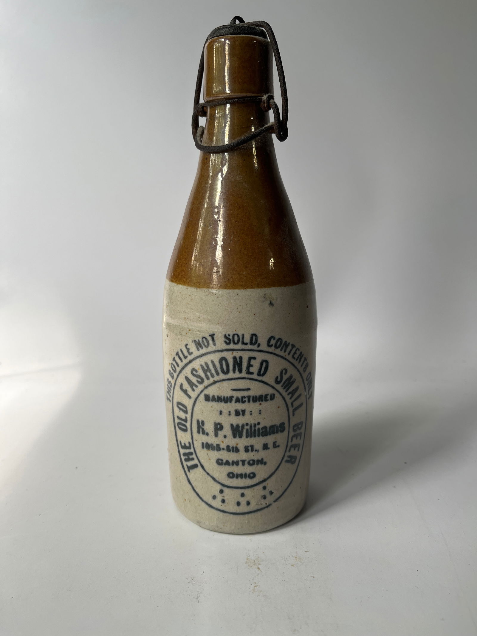 H.P. Williams Canton, Ohio Old Fashioned Small Beer stoneware bottle. (1 of 4)