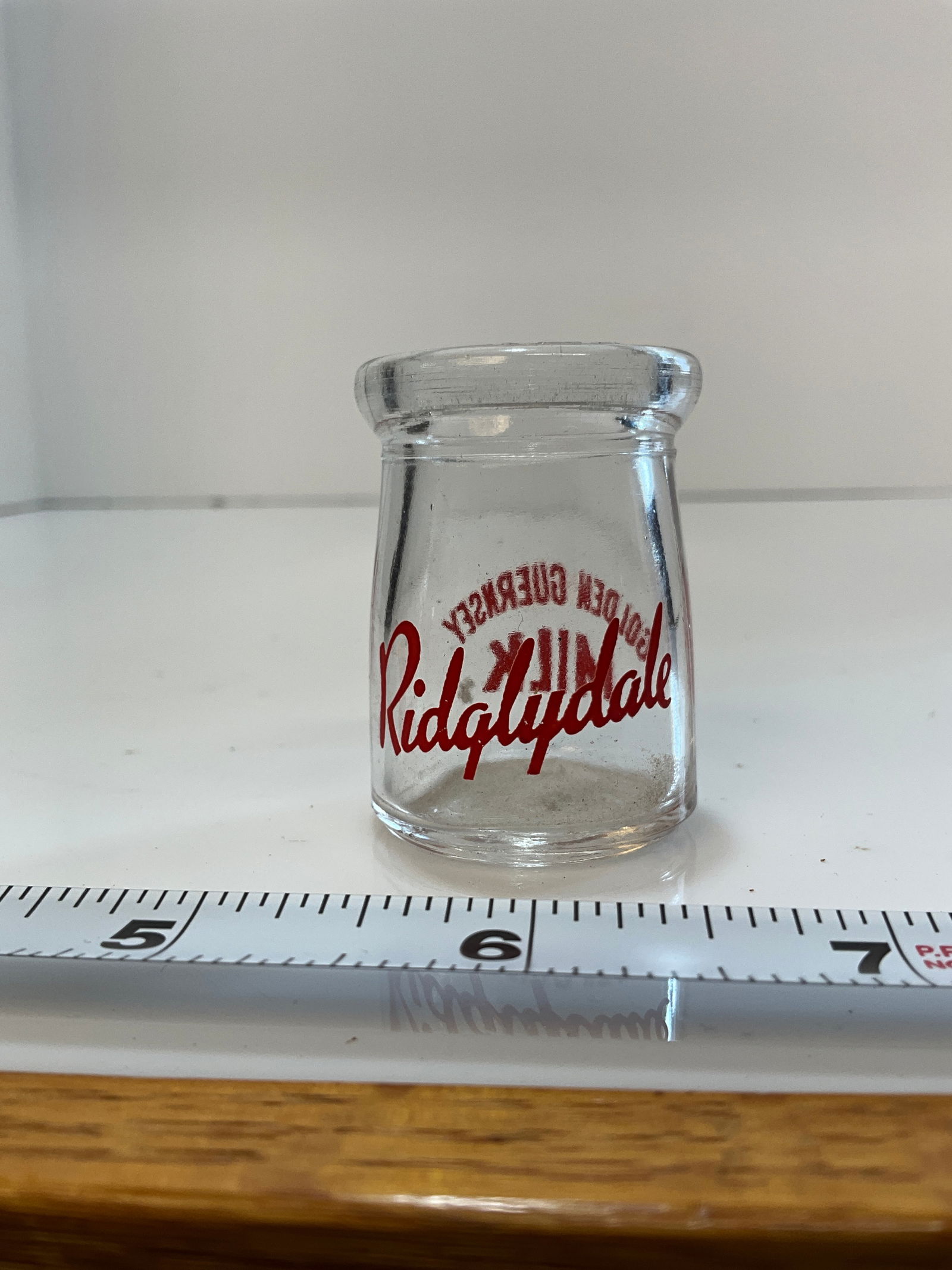 Dairy Creamer, Decatur Illinois - Ridglydale Golden Guernsey - Red Pyro: Dairy Creamer, Decatur Illinois - Ridglydale Golden Guernsey - Red Pyro. Here is another nice rare Creamer