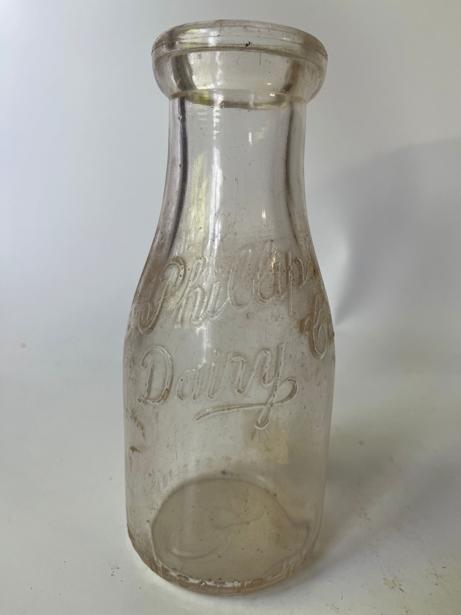 Phillip's Dairy Co. Decatur, Ill. pint embossed milk bottle. (1 of 4)