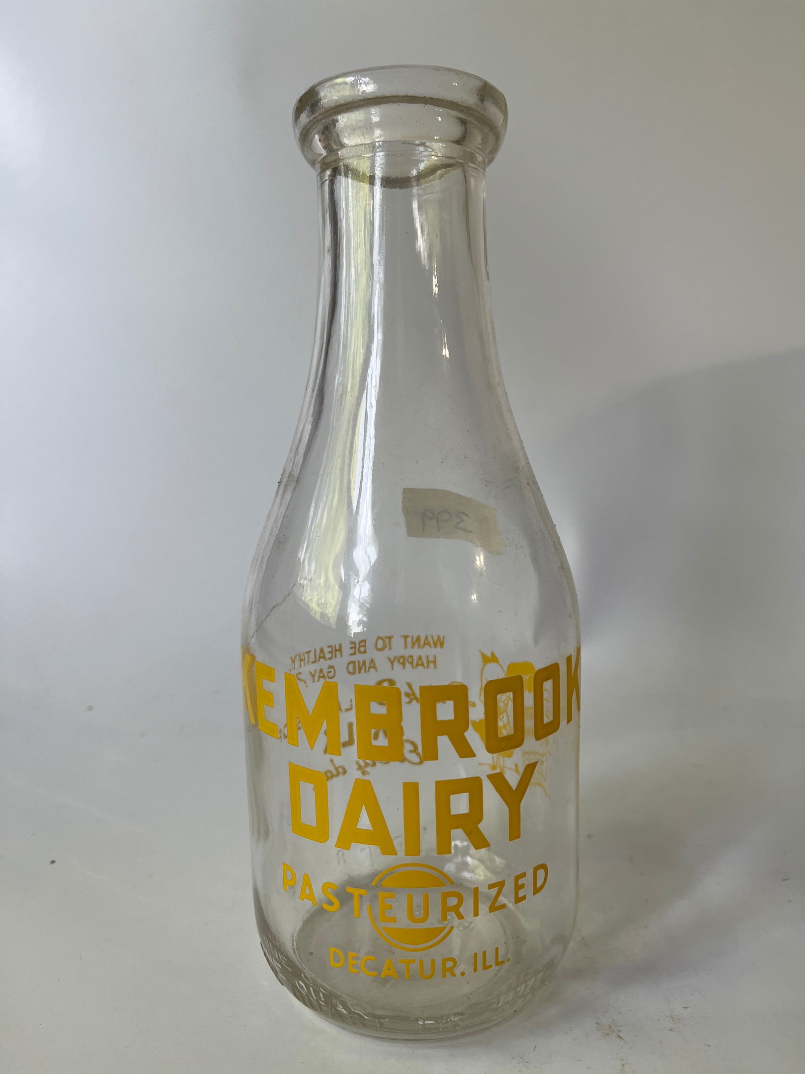 Kembrook Dairy Decatur, Ill yellow pyro quart milk bottle. (1 of 4)
