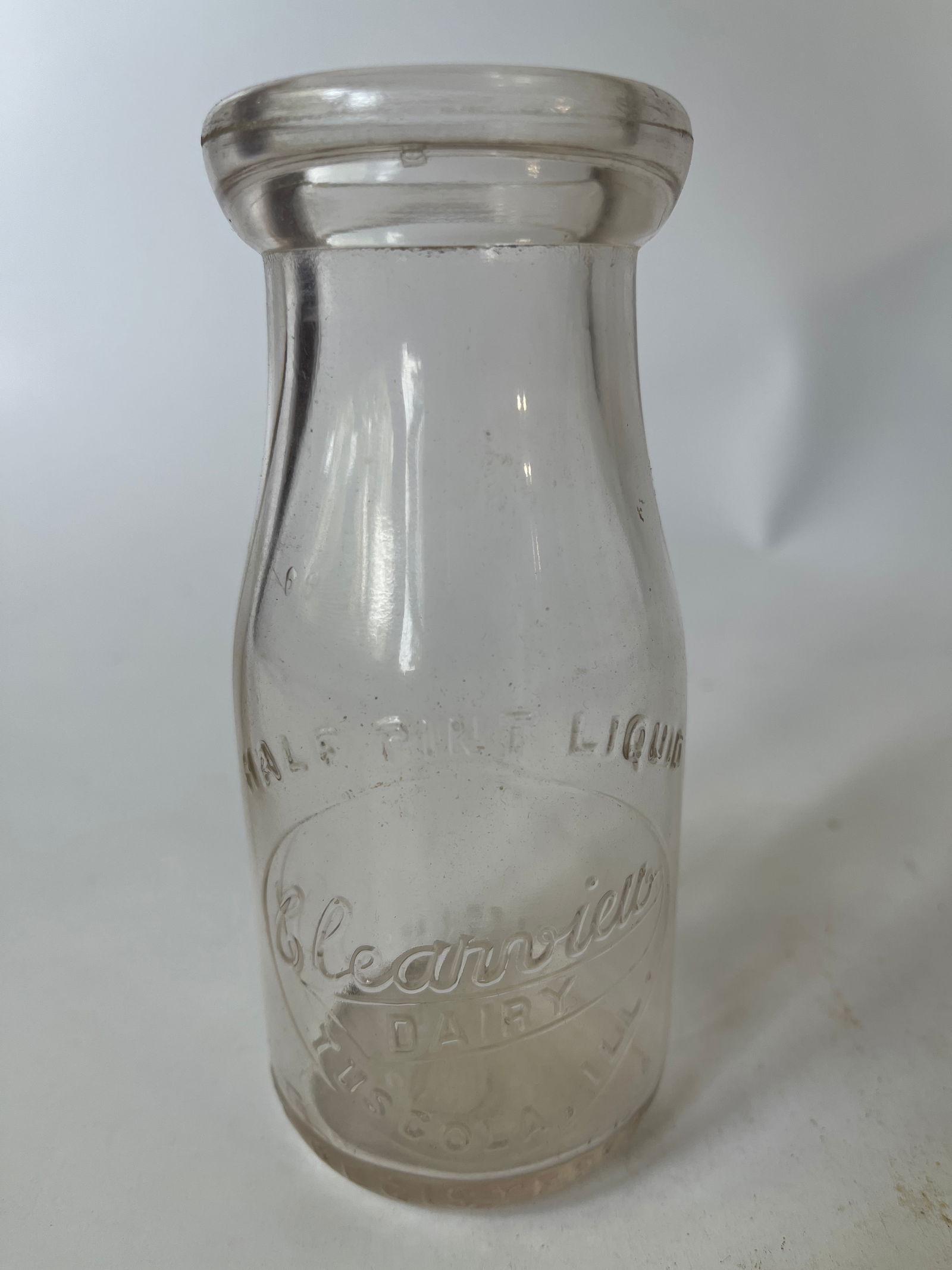 Clearview Dairy Tuscola, Ill embossed half pint milk bottle. (1 of 4)