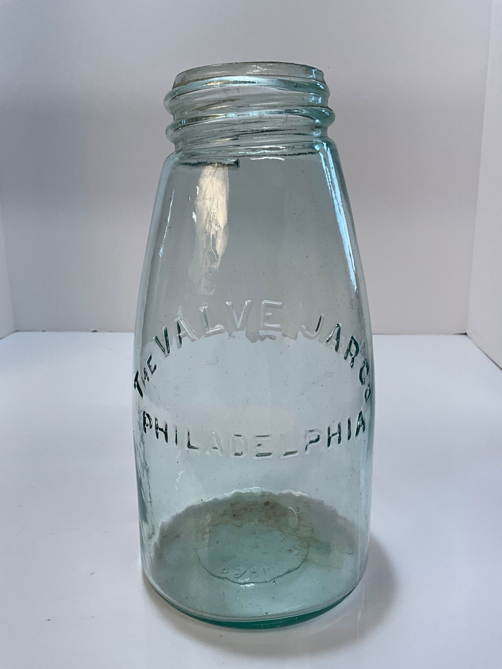 The Valve Jar Co. Philadelphia half gallon fruit jar. (1 of 4)