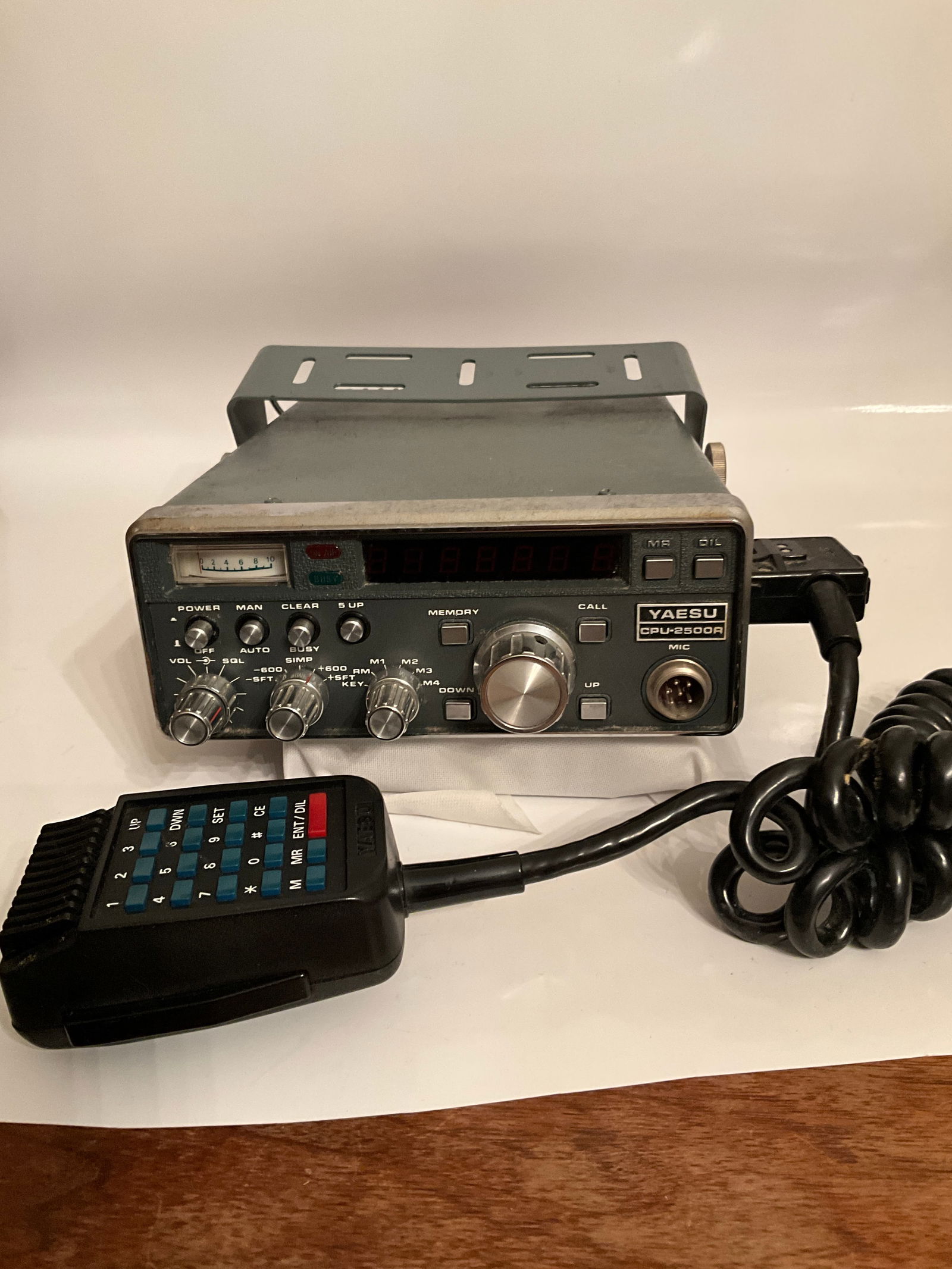 Vintage Yaesu CPU-2500R 2Meter FM Transceiver with Keyboard Microphone (1 of 4)