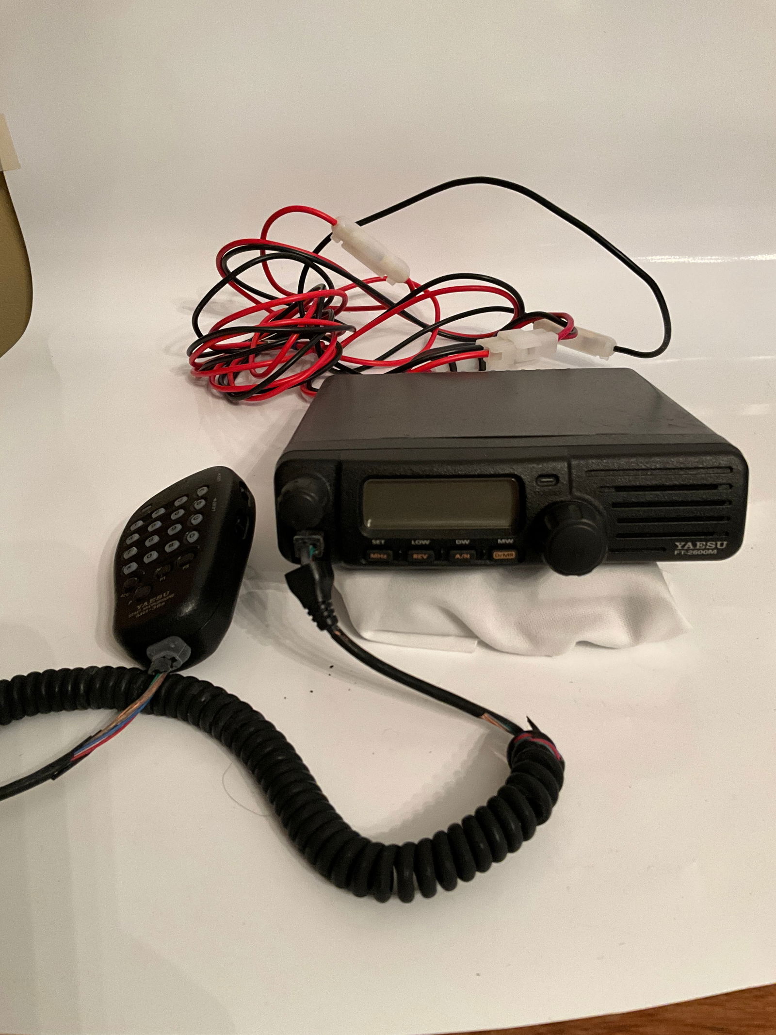 YAESU FT-2600M VHF TRANSCEIVER HAM RADIO (1 of 4)