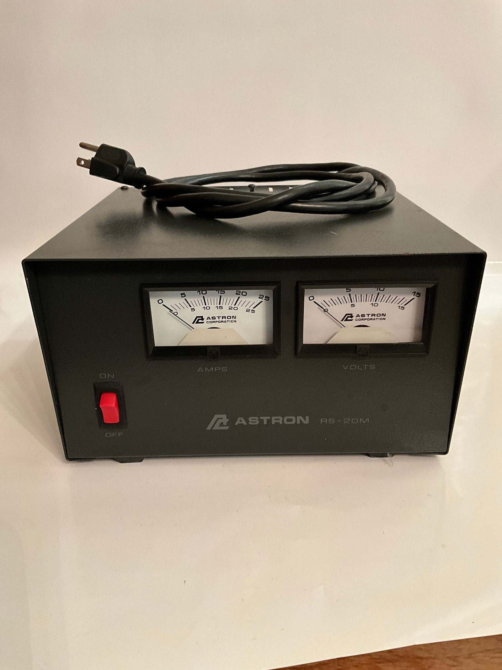 Astron RS 20M Linear Power Supply 110v 20 Amps (1 of 3)