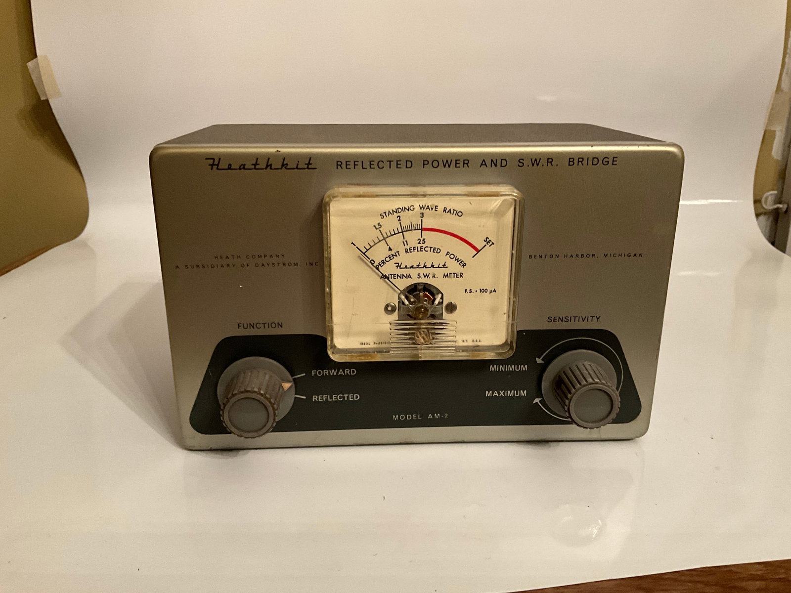 Vintage - HEATHKIT Reflected Power and SWR Bridge: Vintage - HEATHKIT Reflected Power and SWR Bridge Non smoking environment. The unit is in great shape and came from a nice and clean home. You are buying this item without guarantee.