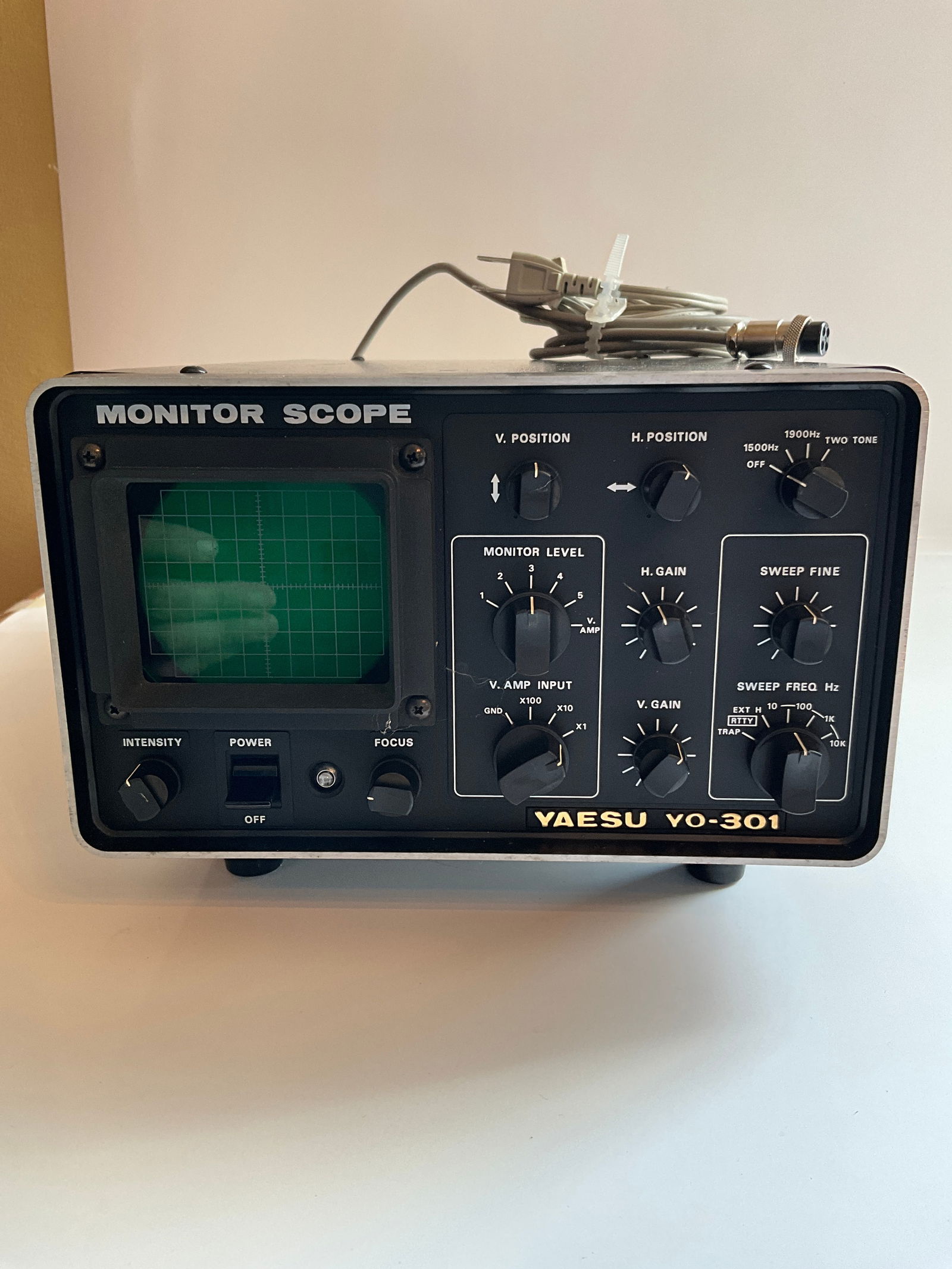 Yaesu YO-301 Station Monitor Scope for FT-301 Oscilloscope Ham Radio (1 of 4)