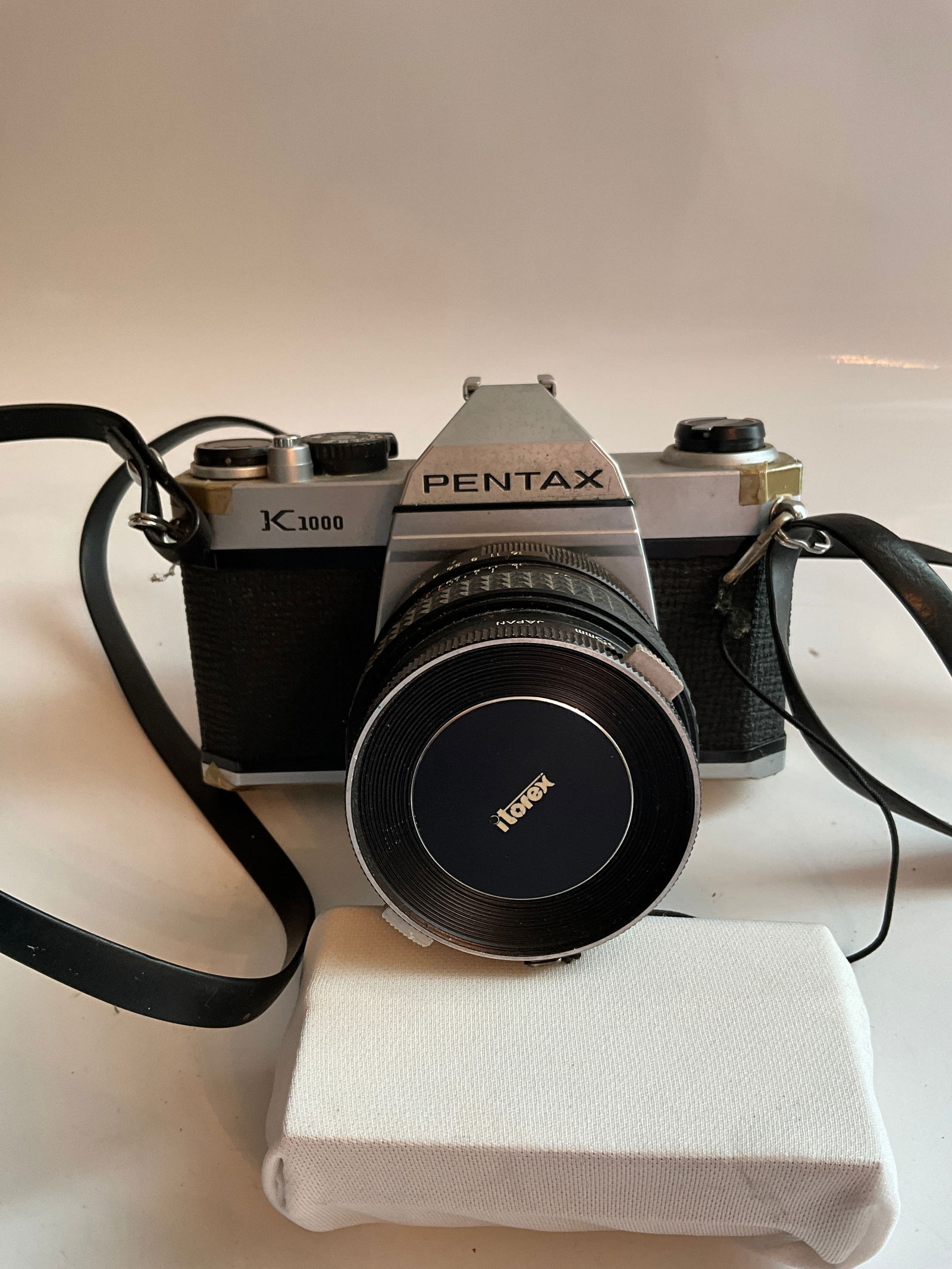 Pentax K1000 35mm SLR Film Camera with 28mm f2.8 Lens (1 of 4)