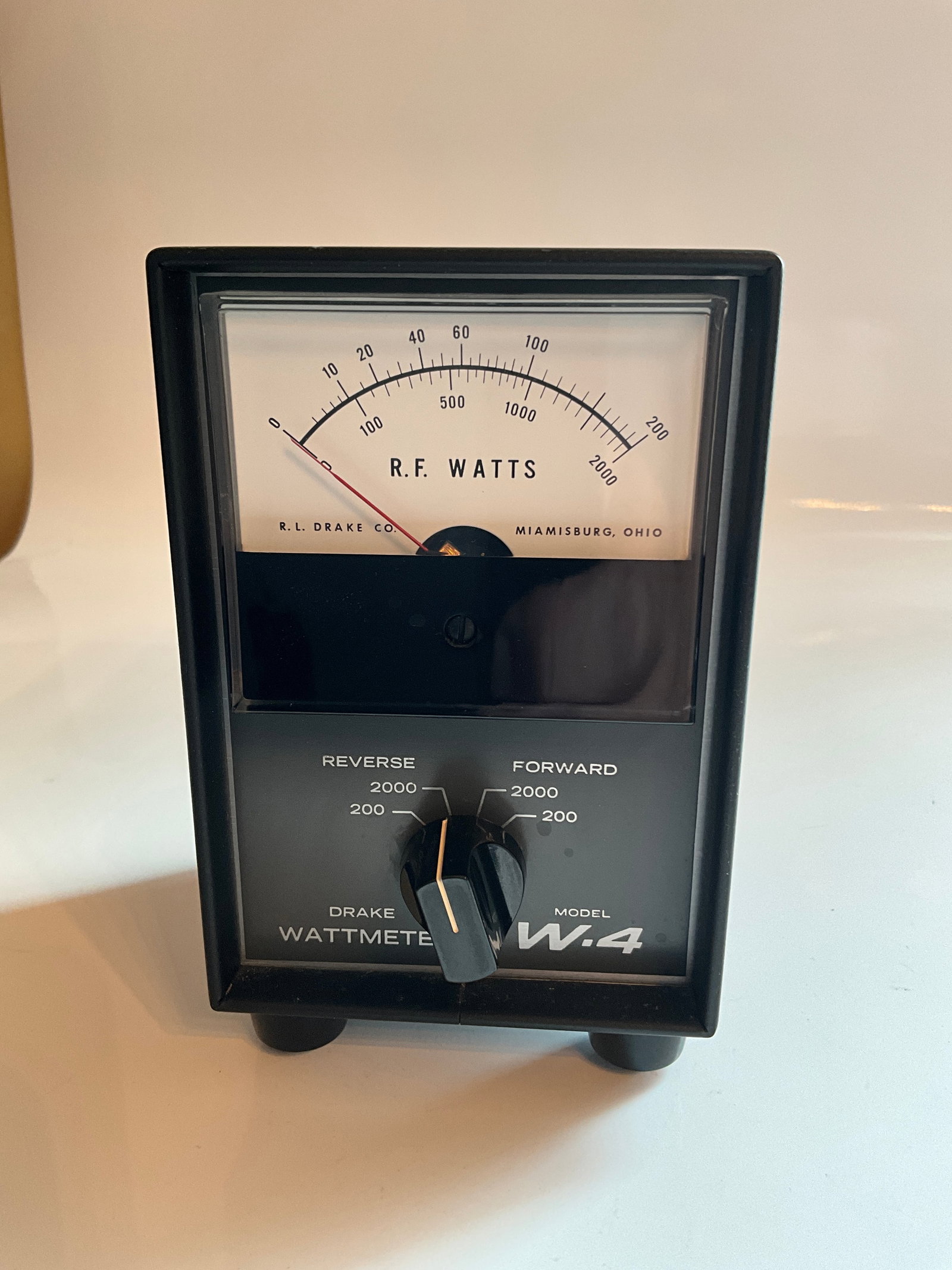 Drake W-4 Wattmeter. 0-2000 Watts 1.8-54Mhz: Drake W-4 Wattmeter. 0-2000 Watts 1.8-54Mhz. The item was working when removed from the home. This item was removed from a non-smoking home, and were part of a large collection of Ham radio equipment.