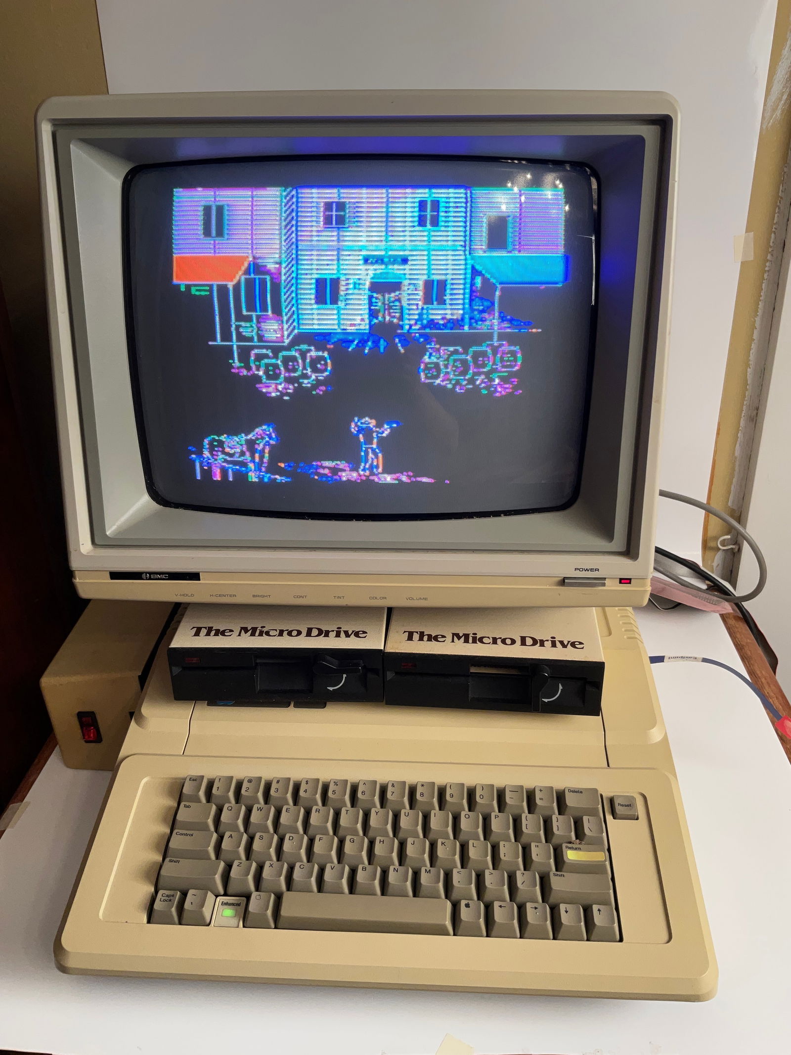 Apple IIe Computer (Working) Two Disk Drives, - Model # A2S2064 Serial #1A2S2 253727 (1 of 11)