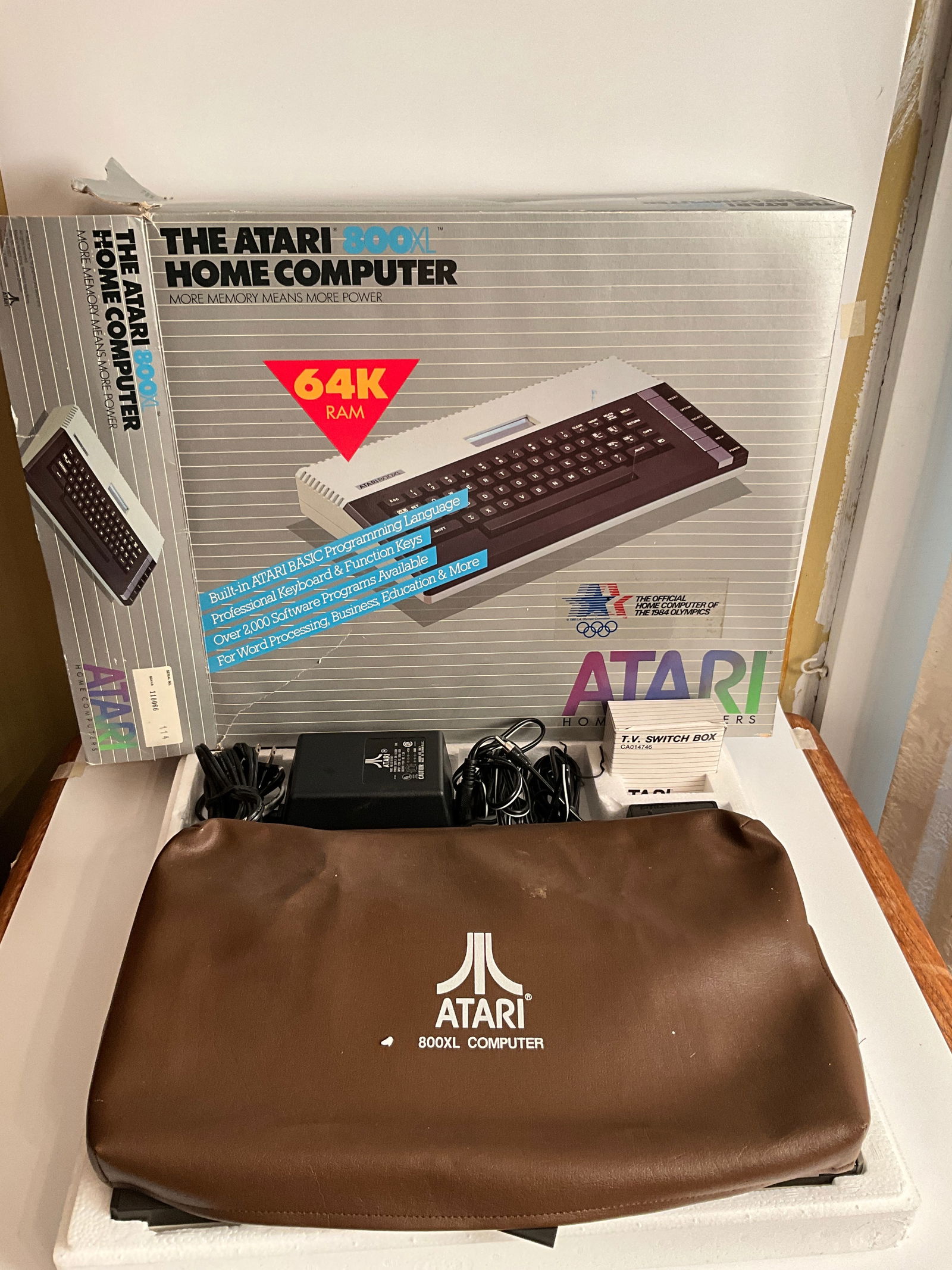 Vintage Atari 800XL with partial box - Looks Brand New - Complete with Power Supply and Joystick (1 of 8)