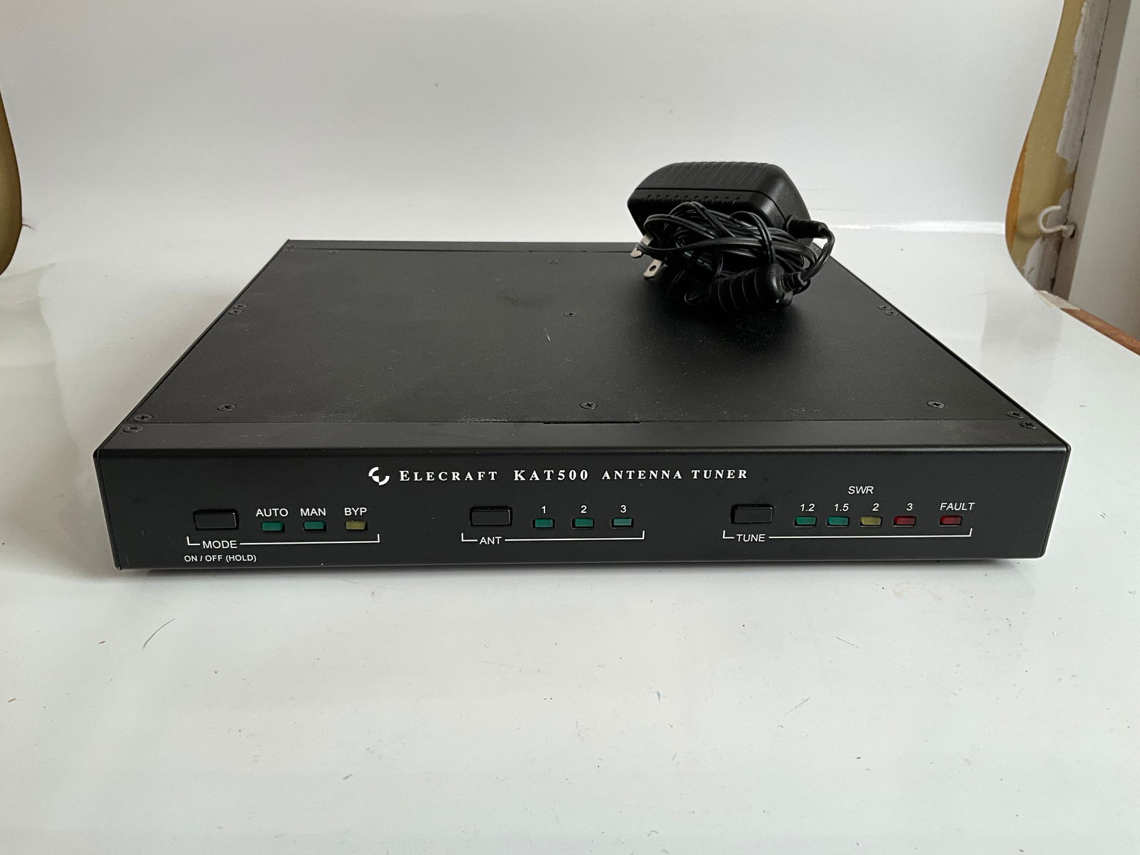 Elecraft KAT500 500 Watt Automatic Antenna Tuner (1 of 2)