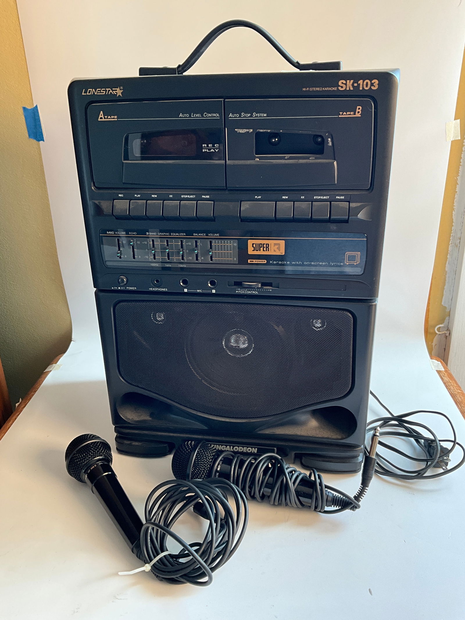 Lodestar SK-103 Karaoke Machine with two Mics (1 of 3)