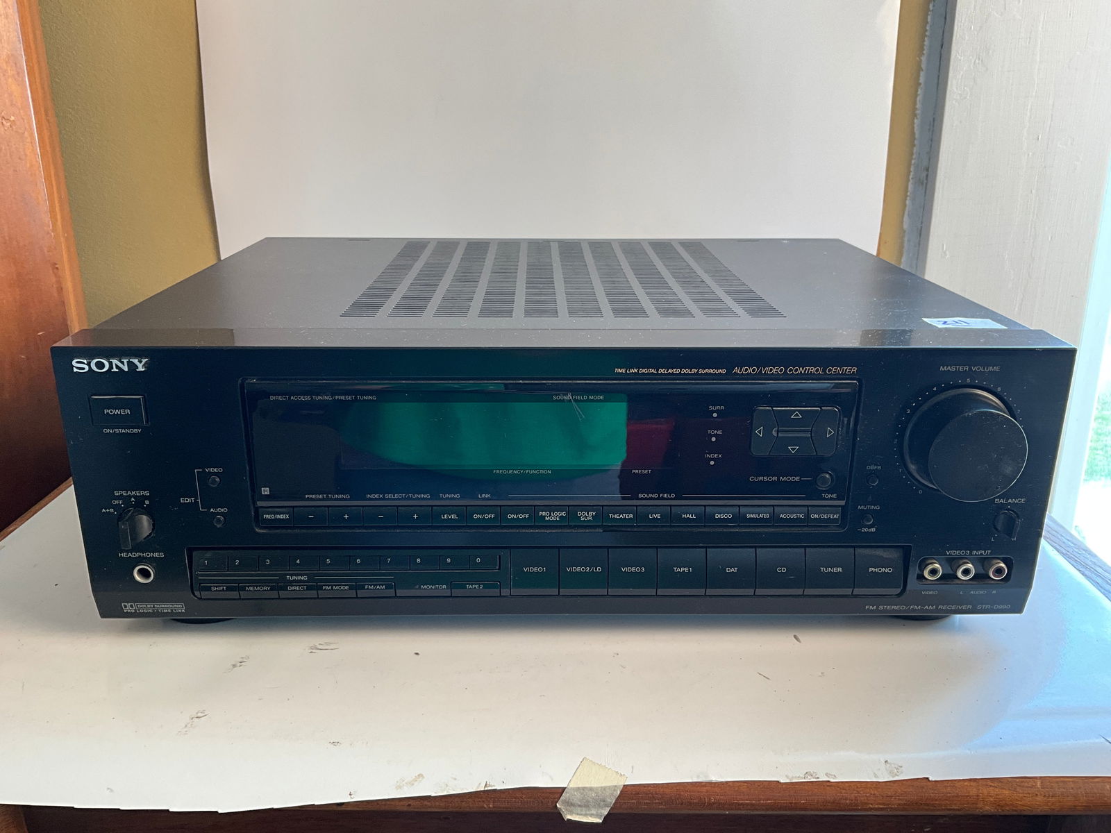 Sony FM Stereo/FM-AM Receiver STR-D990 - Powers On (1 of 4)