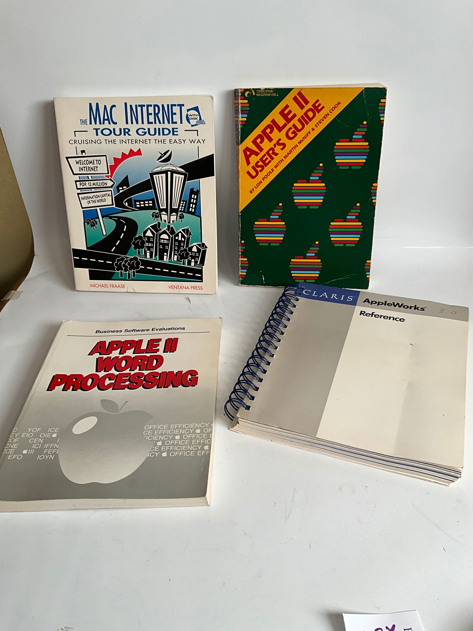 Lot of 4 books for Apple II users - Guide books (1 of 3)