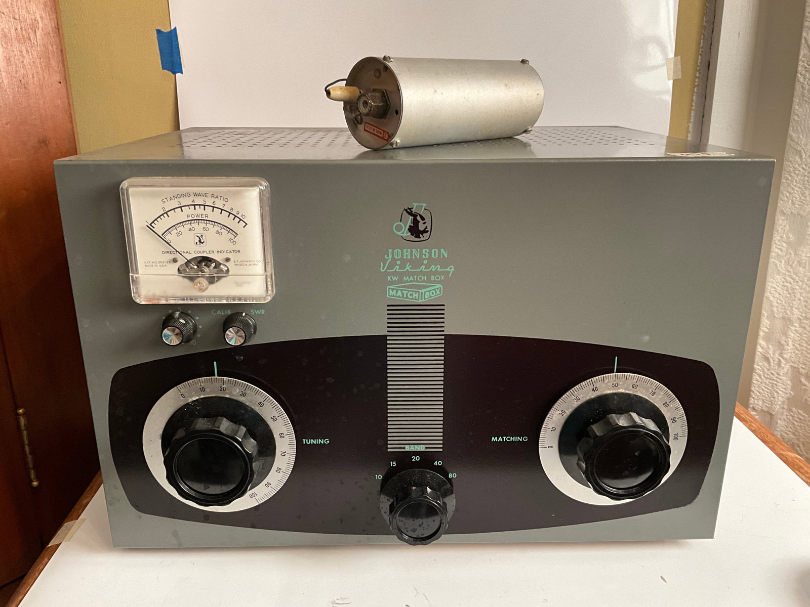 E. F. JOHNSON VIKING KILOWATT MATCH BOX 250-30-3 Antenna Tuner: E. F. JOHNSON VIKING KILOWATT MATCH BOX 250-30-3 Antenna Tuner. Itema appears to be in working order. These items were removed from a non-smoking home, and are part of a large collection of computer/H