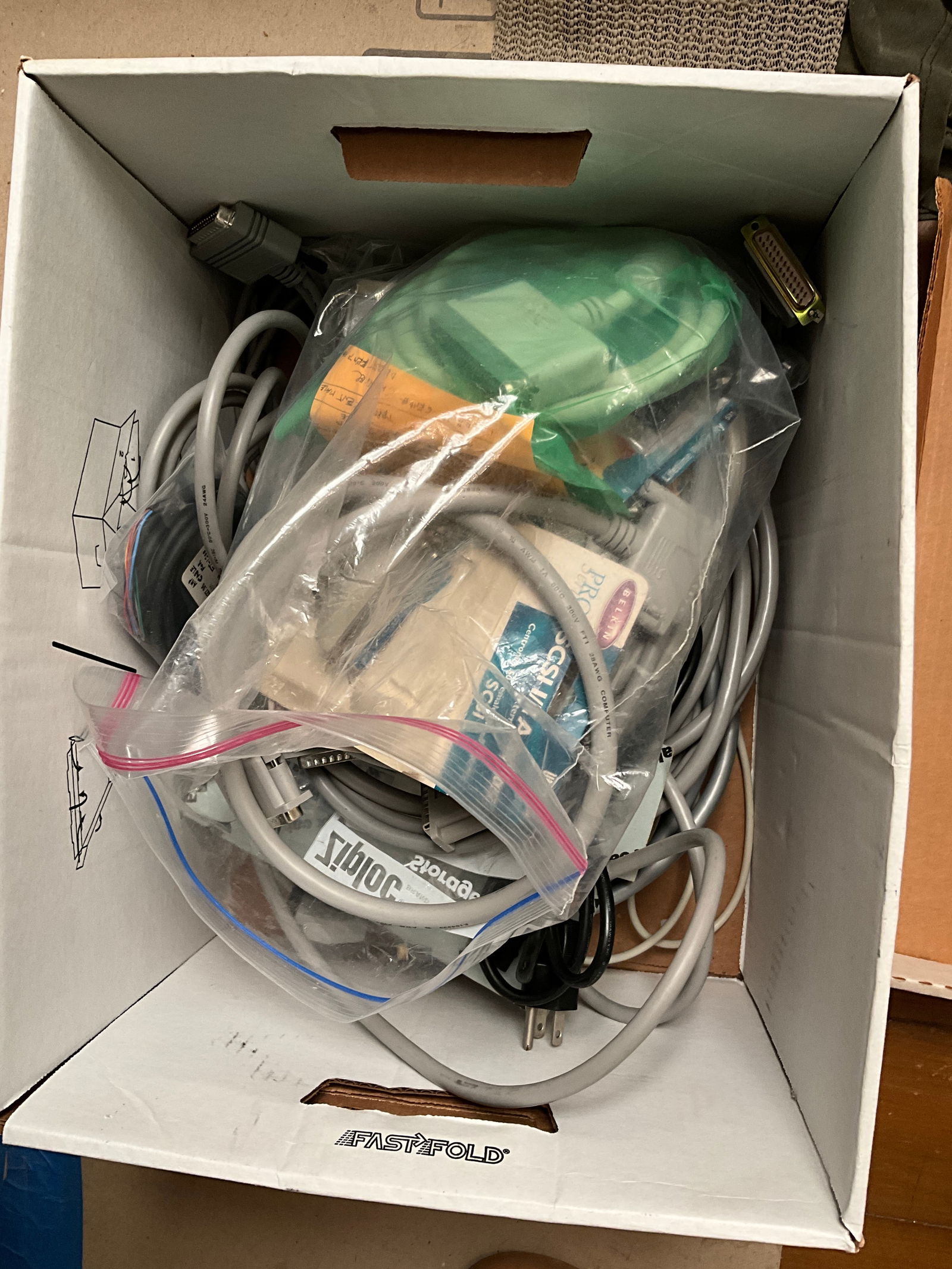 Large lot of Computer cables from the 1980s - Apple-Atari......etc (1 of 7)