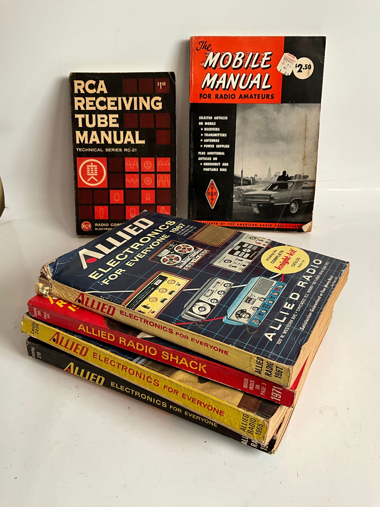 Lot of 5 books, 1965,67,68,71 Allied Electronics books & RCA Receiving Tube Manuel (1 of 2)
