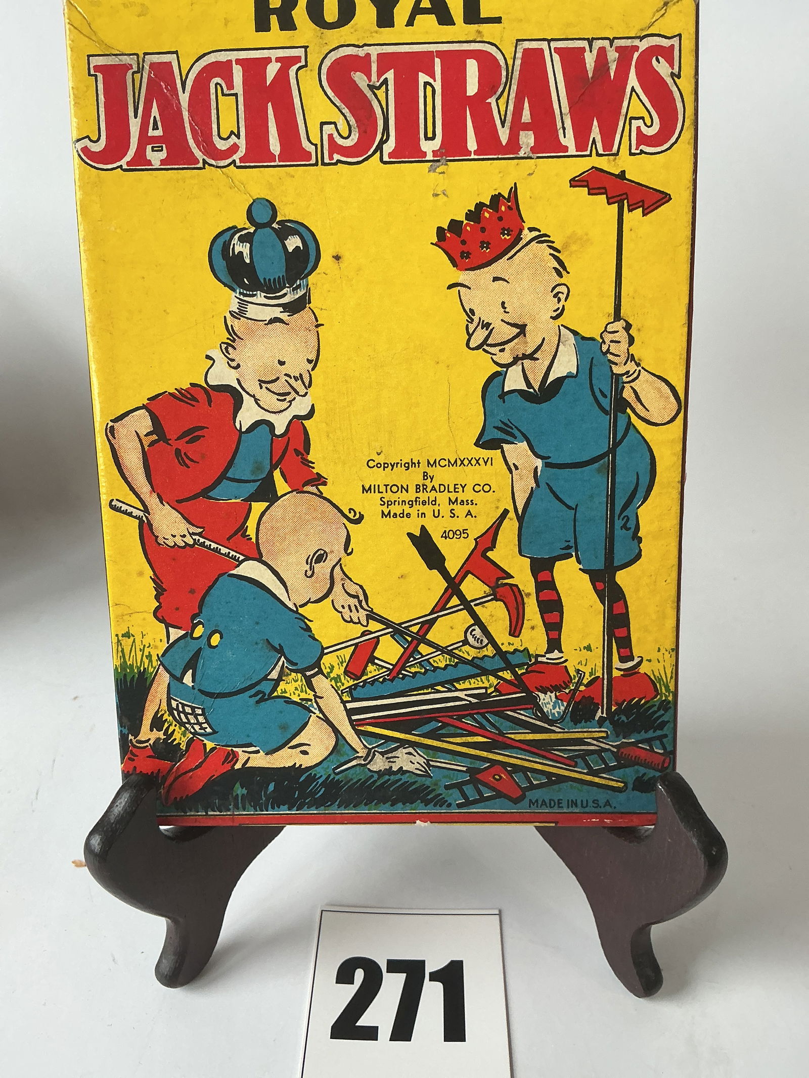 Royal Jack Straws by Milton Bradley.: Here's yet another game of straws but this one is called Royal Jack Straws. The game appears to be complete and is in great condition.