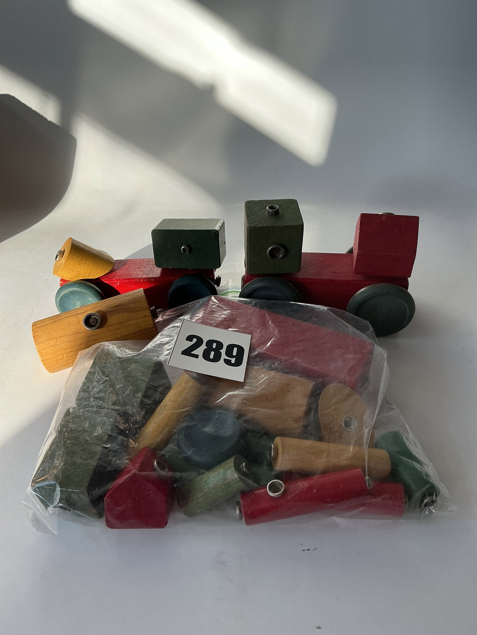 Large lot of Snap Blocks: This lot is for snap blocks. Over 20 pieces that snap together. Good condition.
