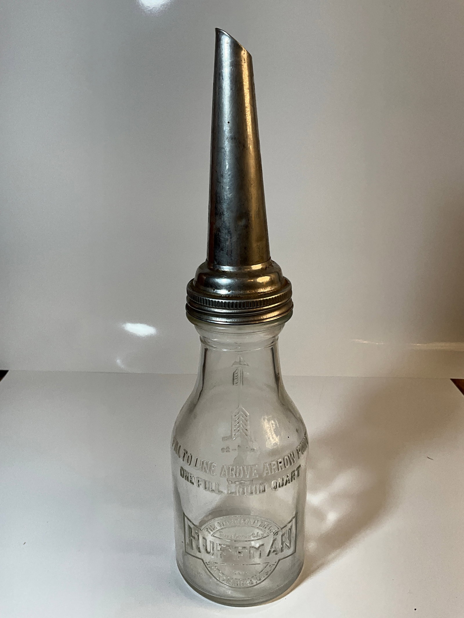 RARE Vintage 1930s 1 Qt Huffman Oil Dispenser with Metal Pouring Spout (1 of 7)