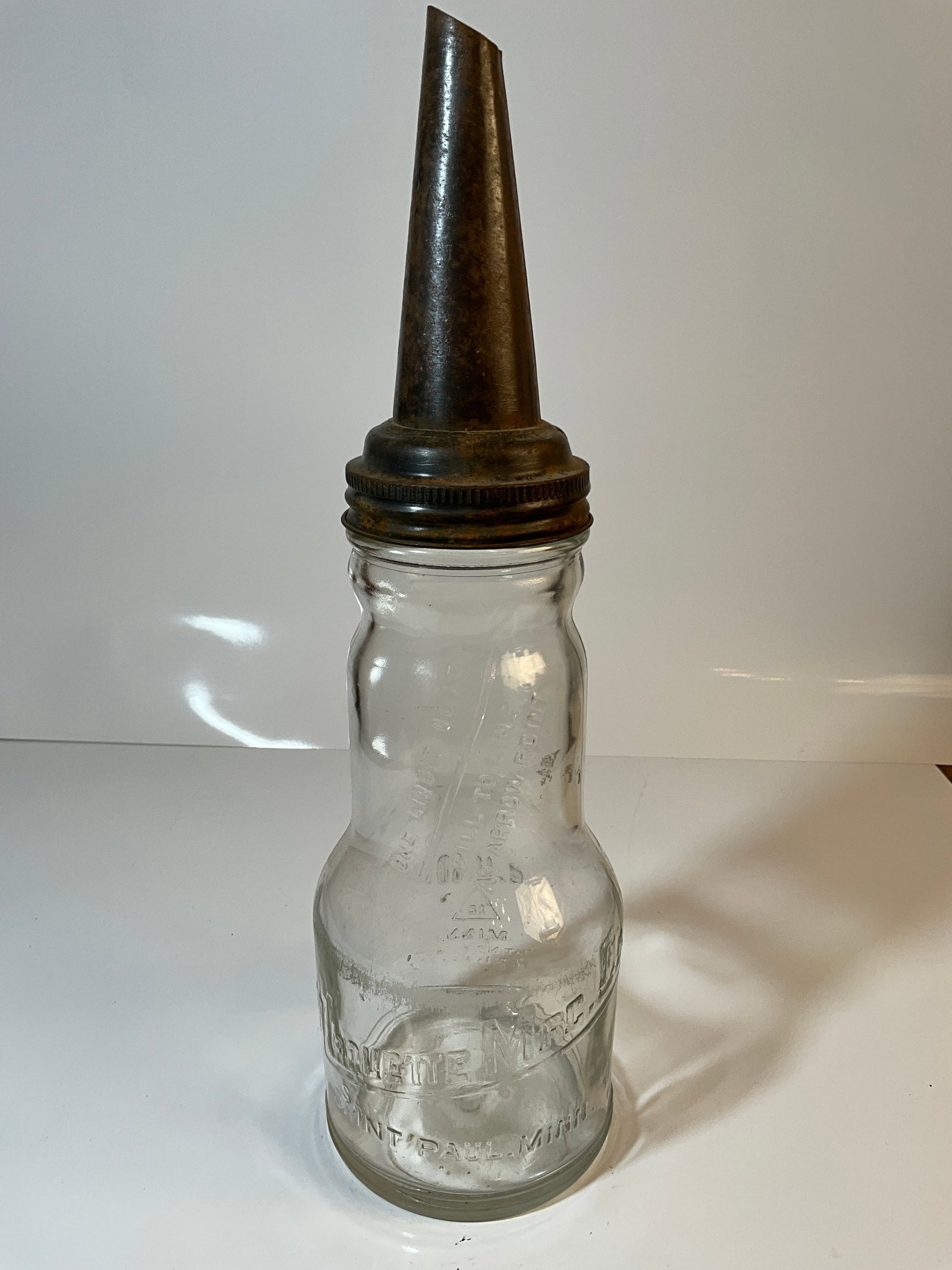RARE Vintage 1930s 1 Qt Marquette Mfg. Co. Saint Paul, Minn. with Metal Pouring Spout: RARE Vintage 1930s 1 Qt Marquette Mfg. Co. Saint Paul, Minn. with Metal Pouring Spout - Great condition, bottle has a slight sliver of glass missing, on the top lip of the bottle.. Metal Pouring spout