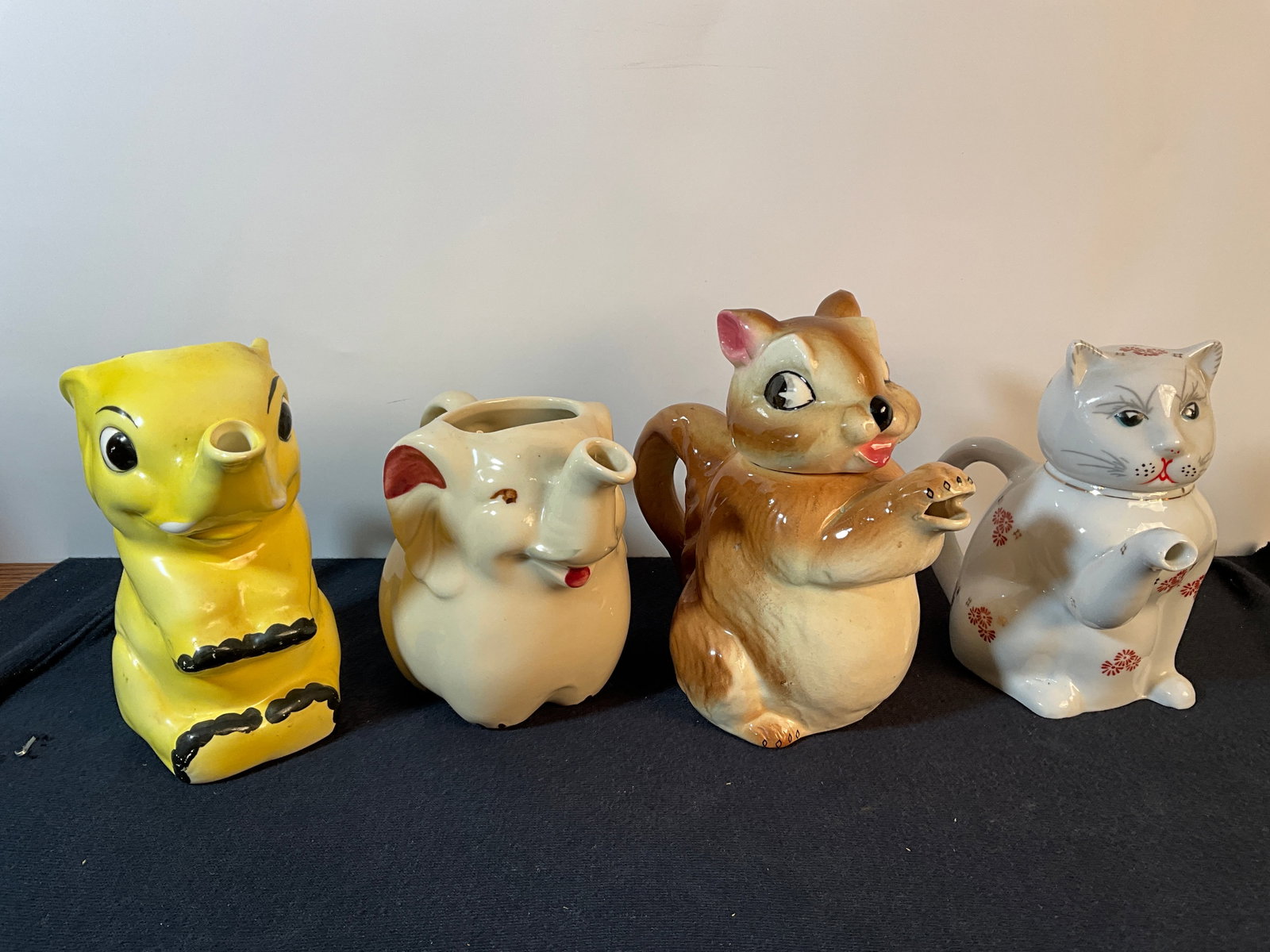 Lot of 4 Teapots and Creamers (1 of 15)