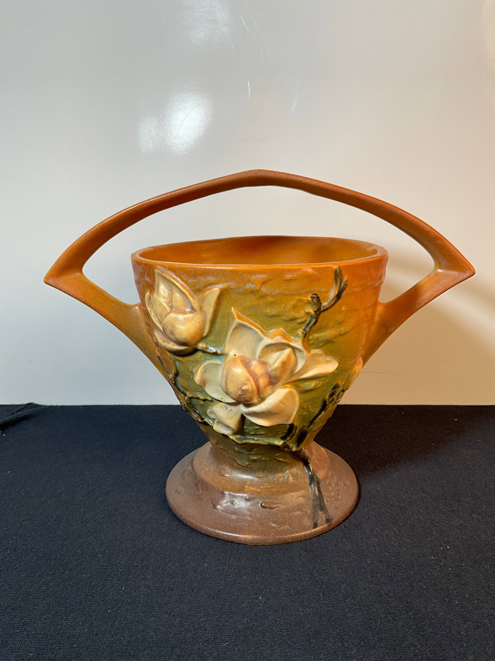Roseville Pottery Magnolia Basket, 384-8 (1 of 6)