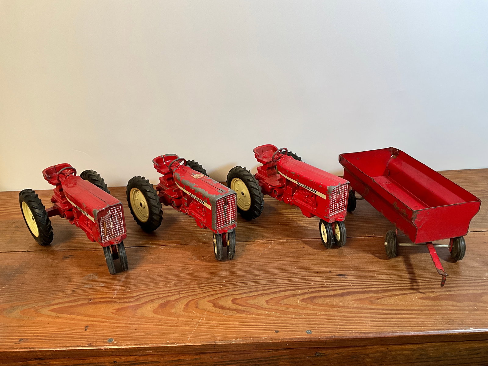 Lot of 4 - ERTL International Harvester DieCast Toy Farm Tractor Dyersville USA, 3 Tractors, 1 Wagon (1 of 10)