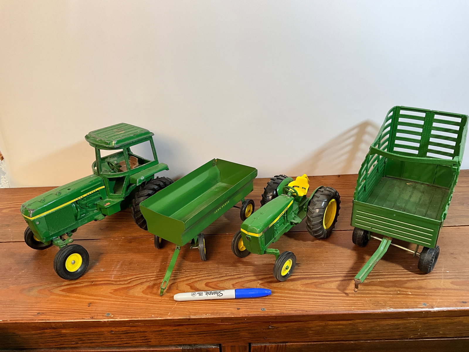 Two Toy Metal John Deere Tractors and Two Wagons (1 of 9)