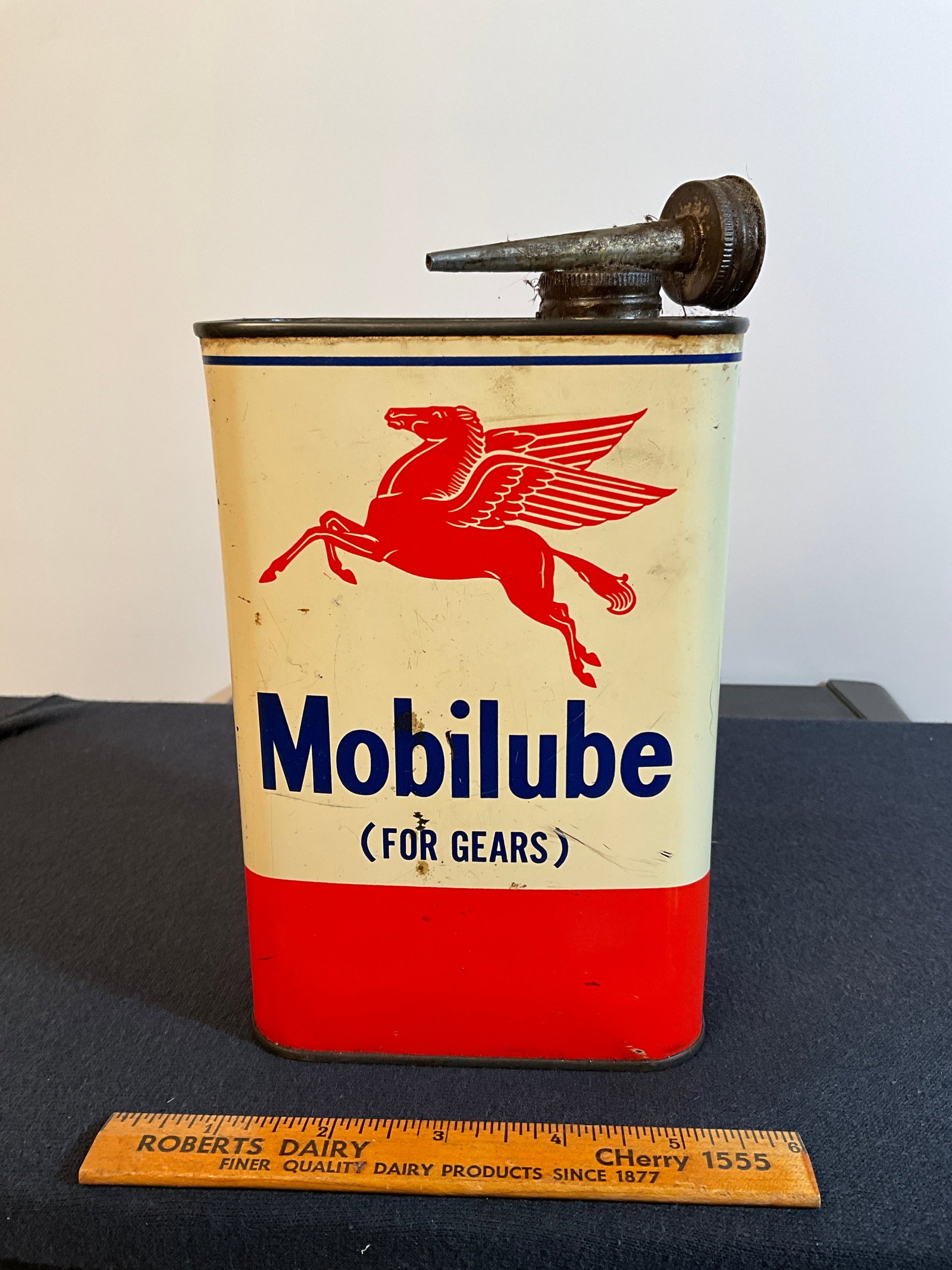 Vintage Oil Can-Mobilube For Outboard Motors- Gear Oil, 1 qt Can (1 of 6)